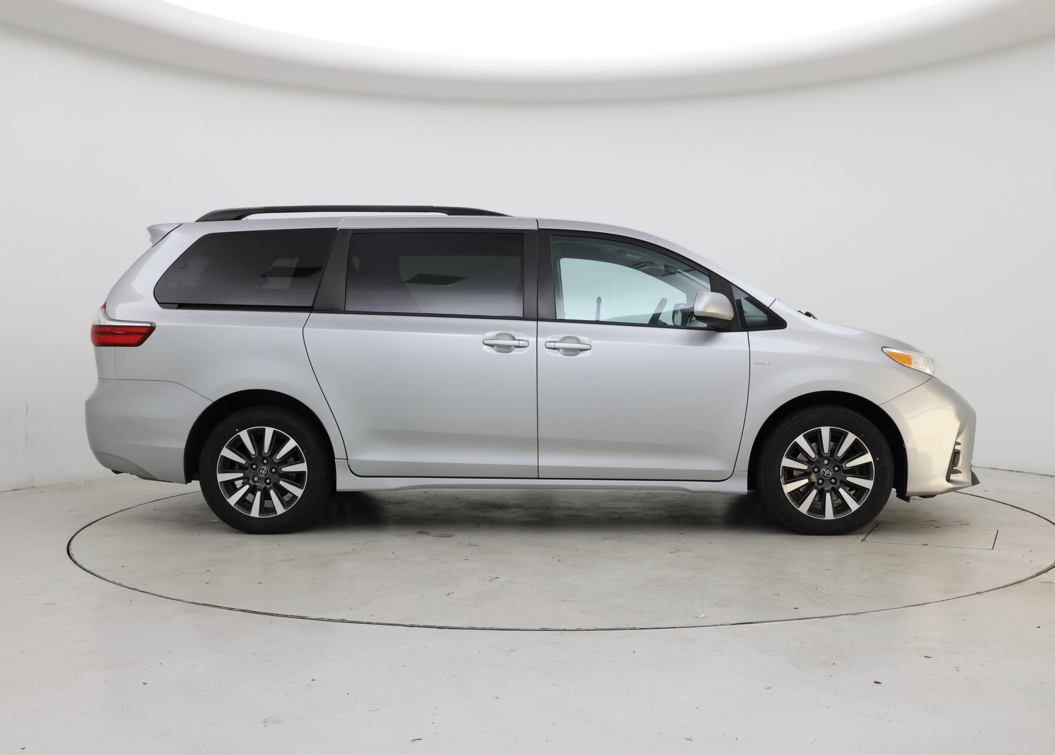 Thumbnail: 2019 Toyota Sienna - 7