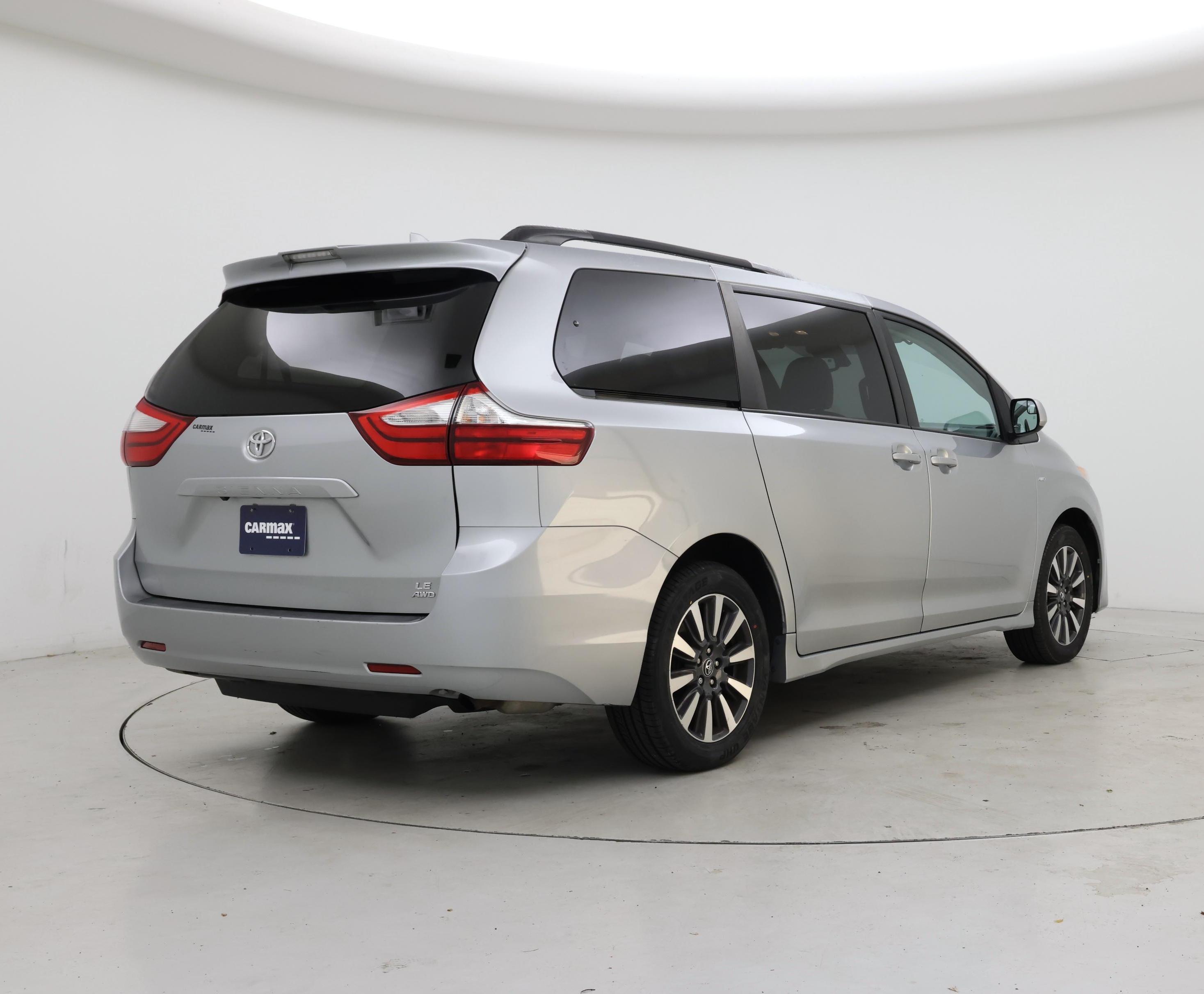 Thumbnail: 2019 Toyota Sienna - 8