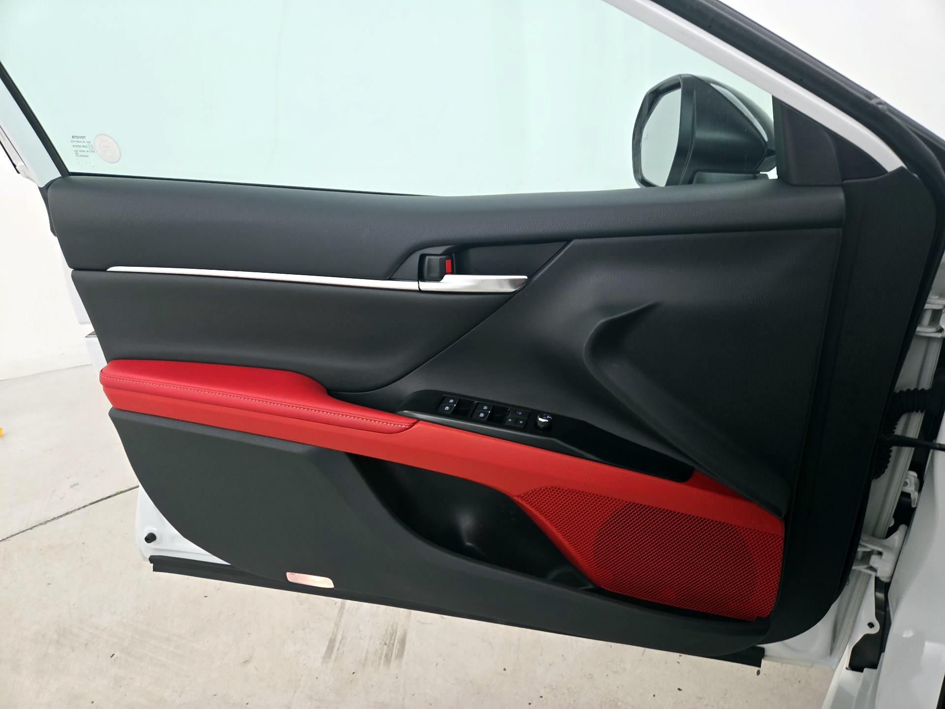 Thumbnail: 2019 Toyota Camry - 12