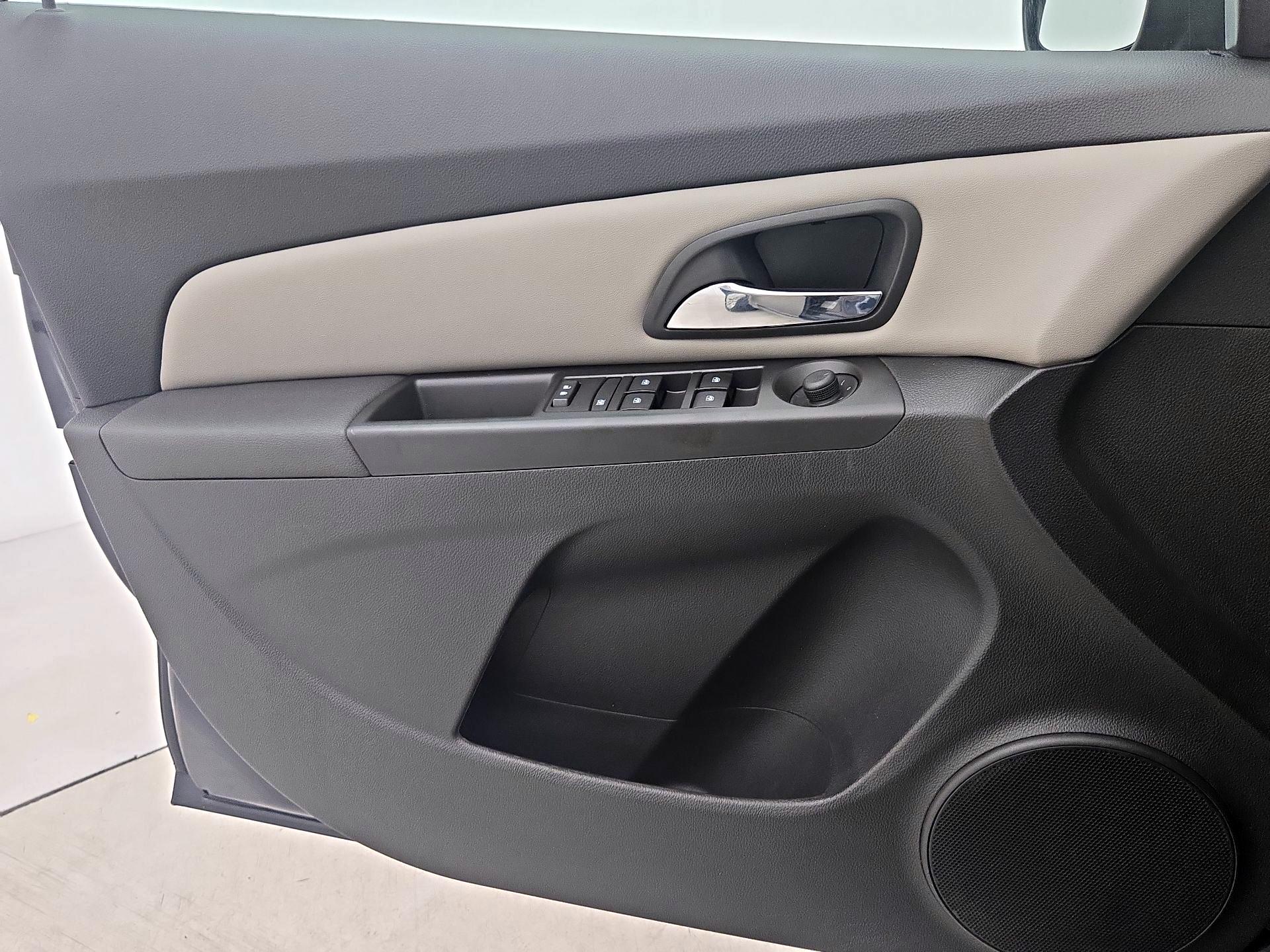 Thumbnail: 2016 Chevrolet Cruze - 12