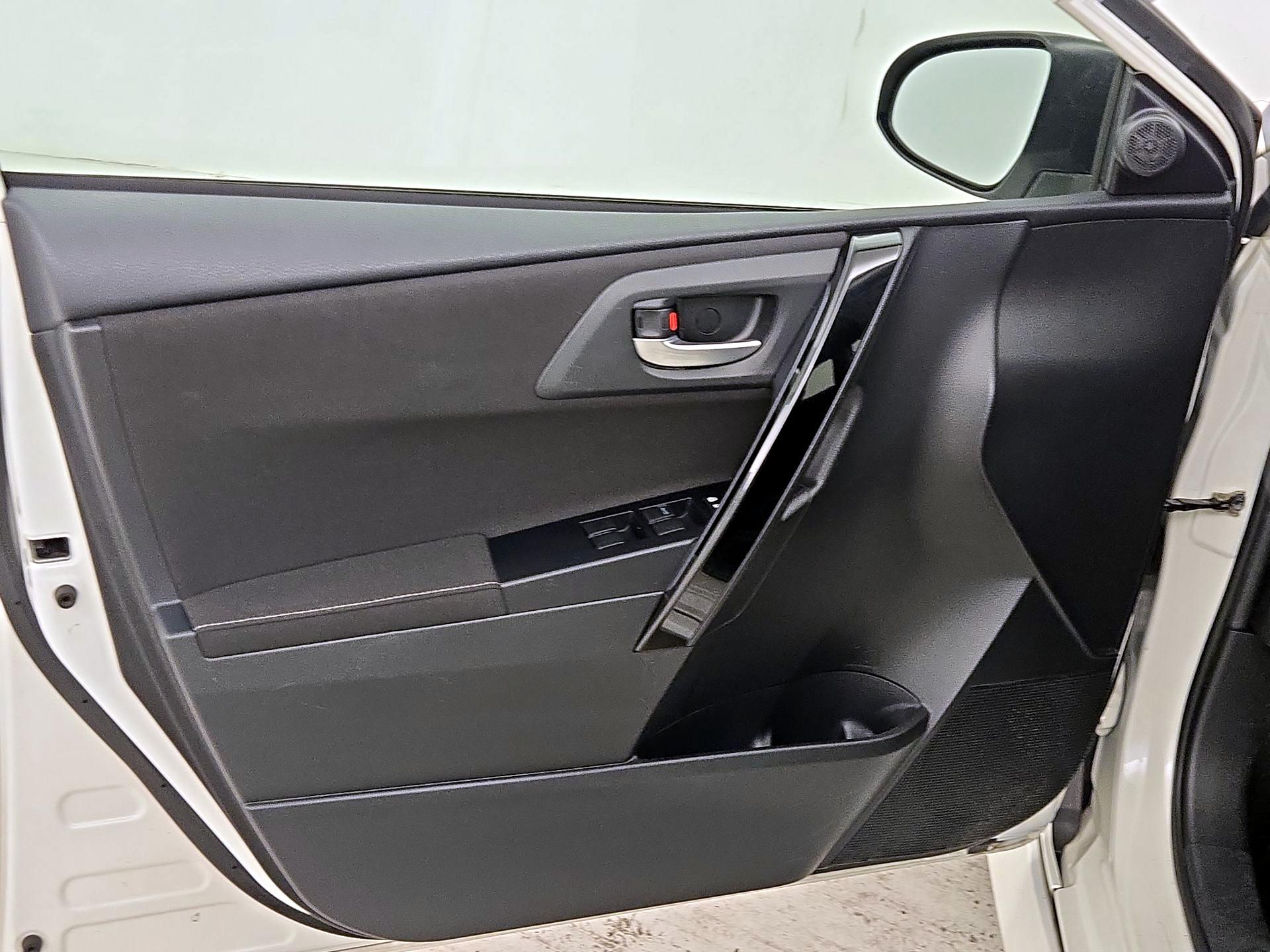 Thumbnail: 2017 Toyota Corolla iM - 12