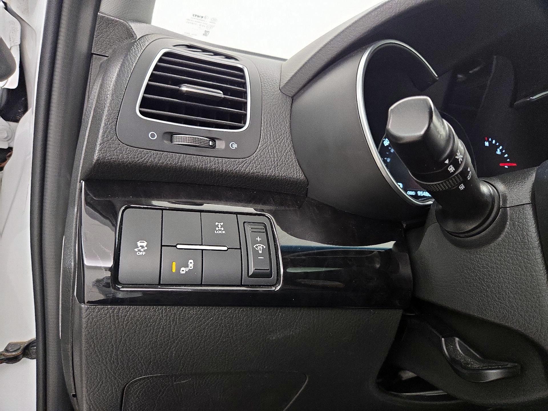 Thumbnail: 2015 Kia Sorento - 13