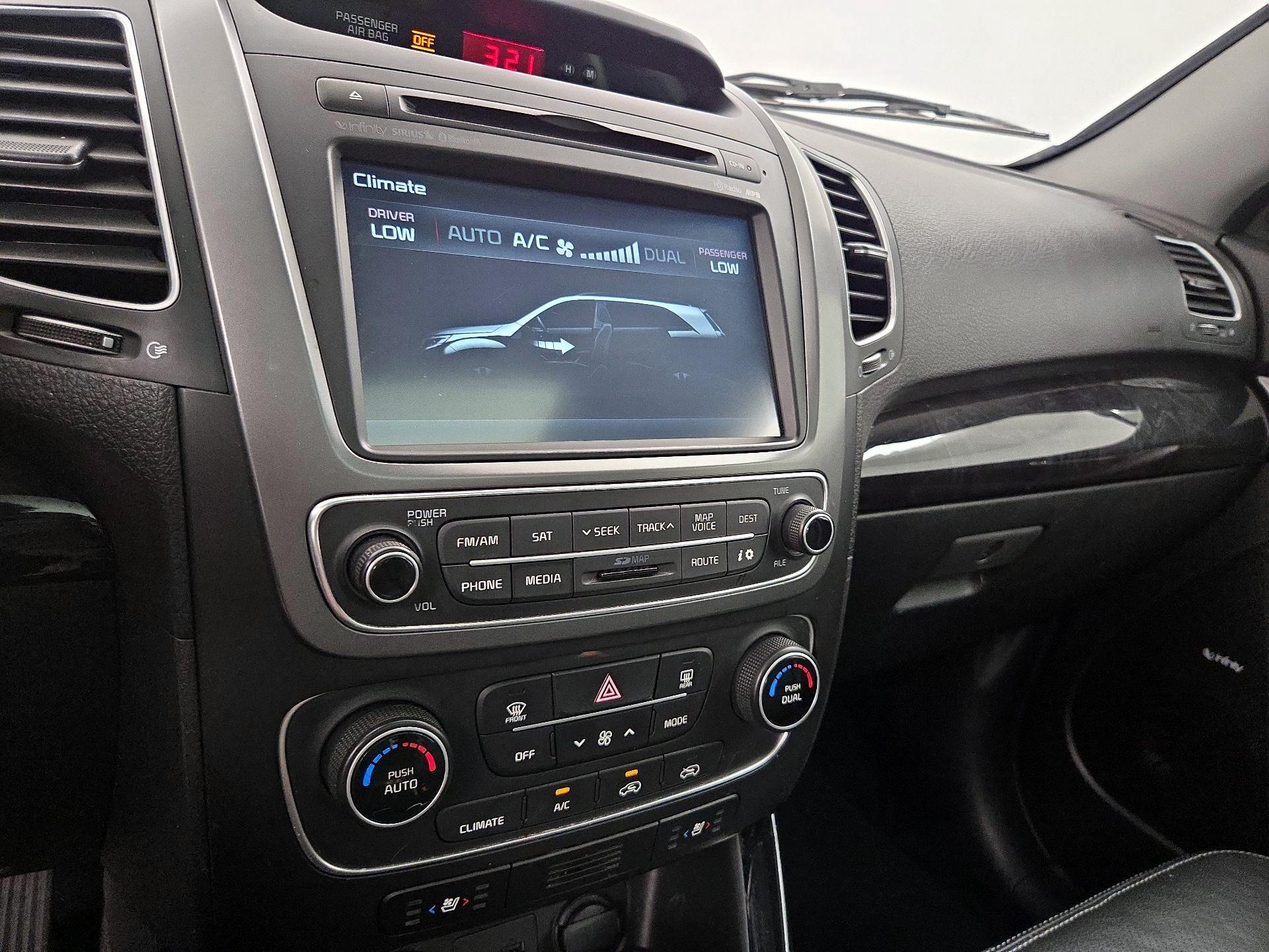 Thumbnail: 2015 Kia Sorento - 17