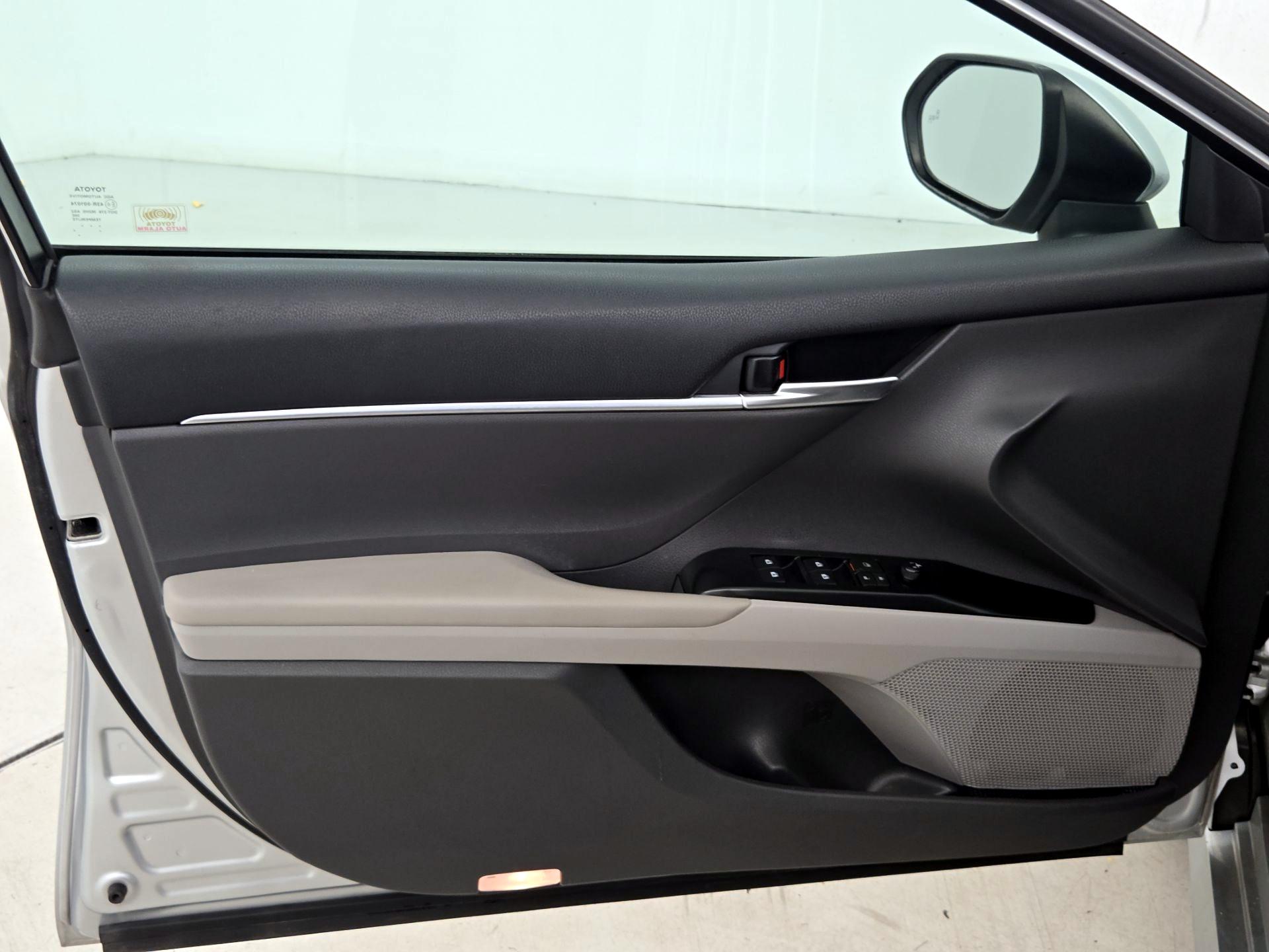 Thumbnail: 2018 Toyota Camry - 12