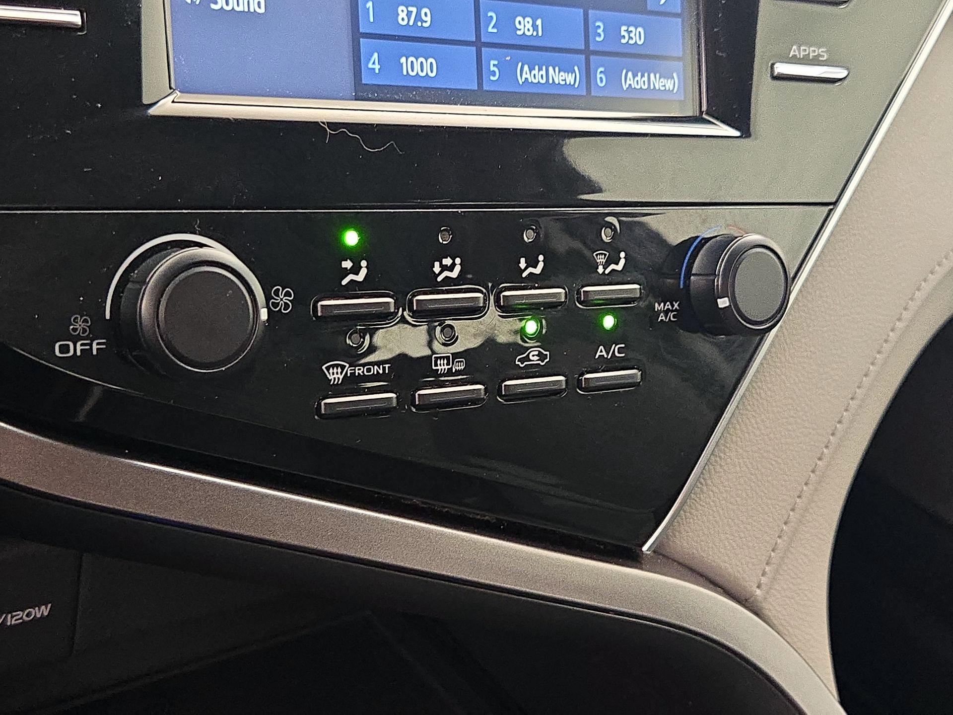 Thumbnail: 2018 Toyota Camry - 16