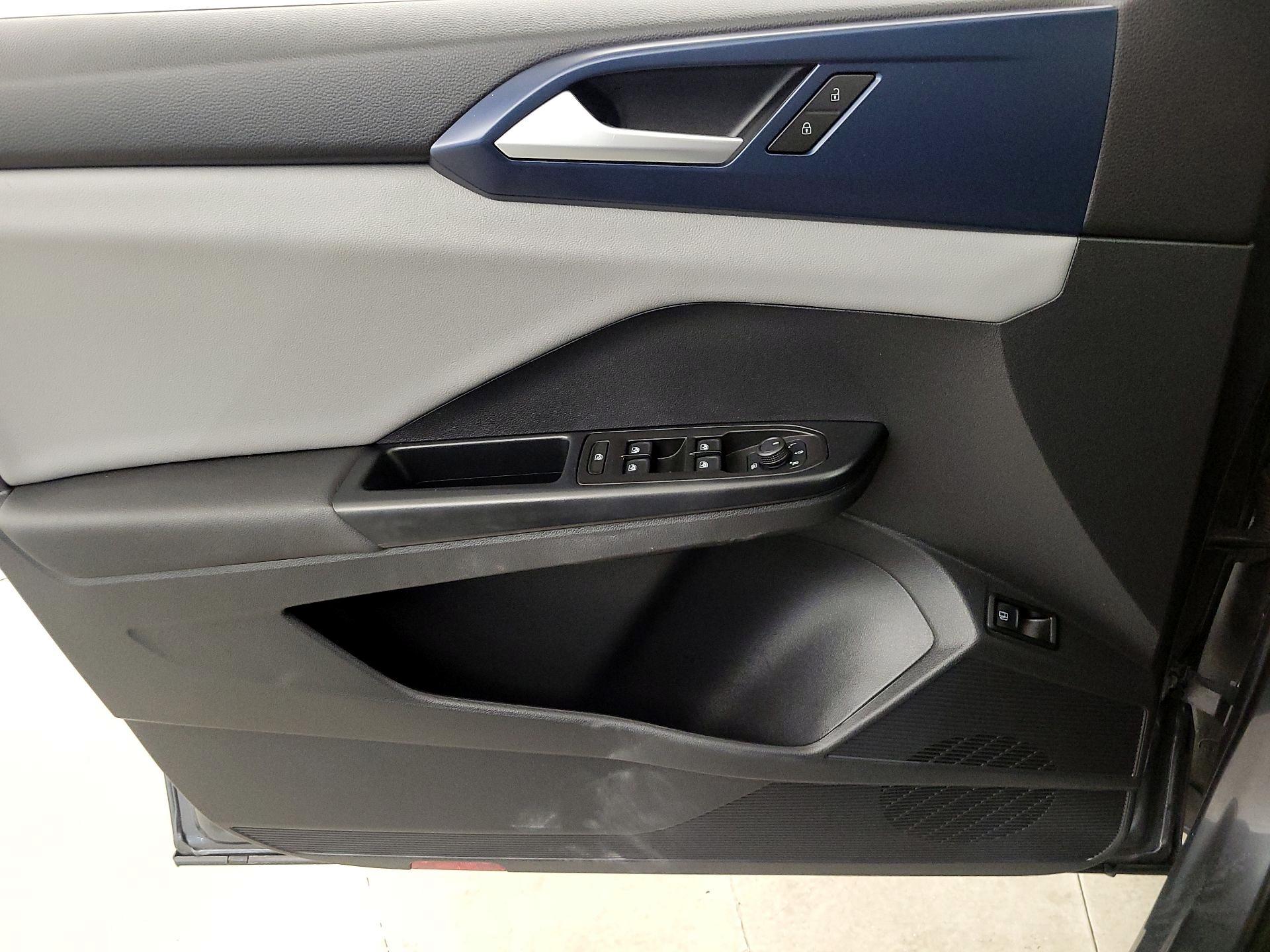 Thumbnail: 2022 Volkswagen Taos - 12