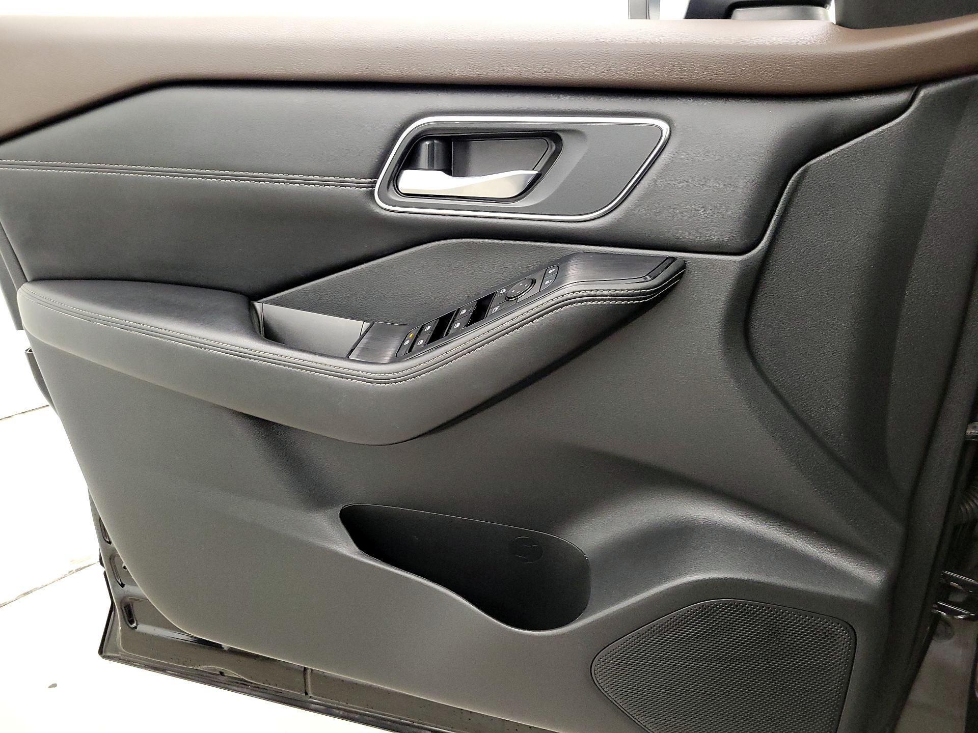 Thumbnail: 2021 Nissan Rogue - 12