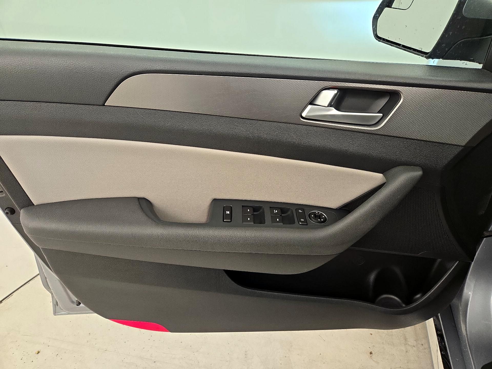 Thumbnail: 2017 Hyundai Sonata - 12
