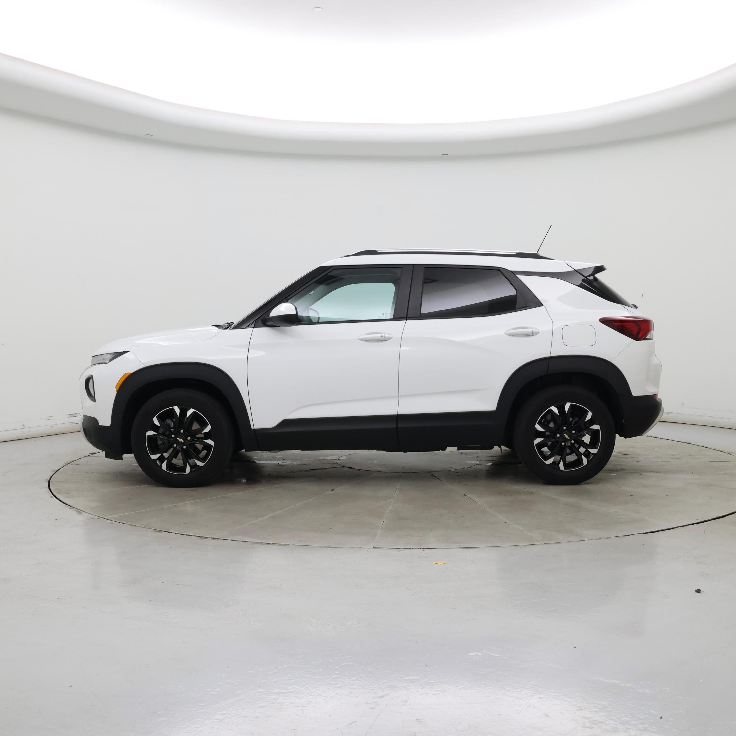 Thumbnail: 2023 Chevrolet TrailBlazer - 3