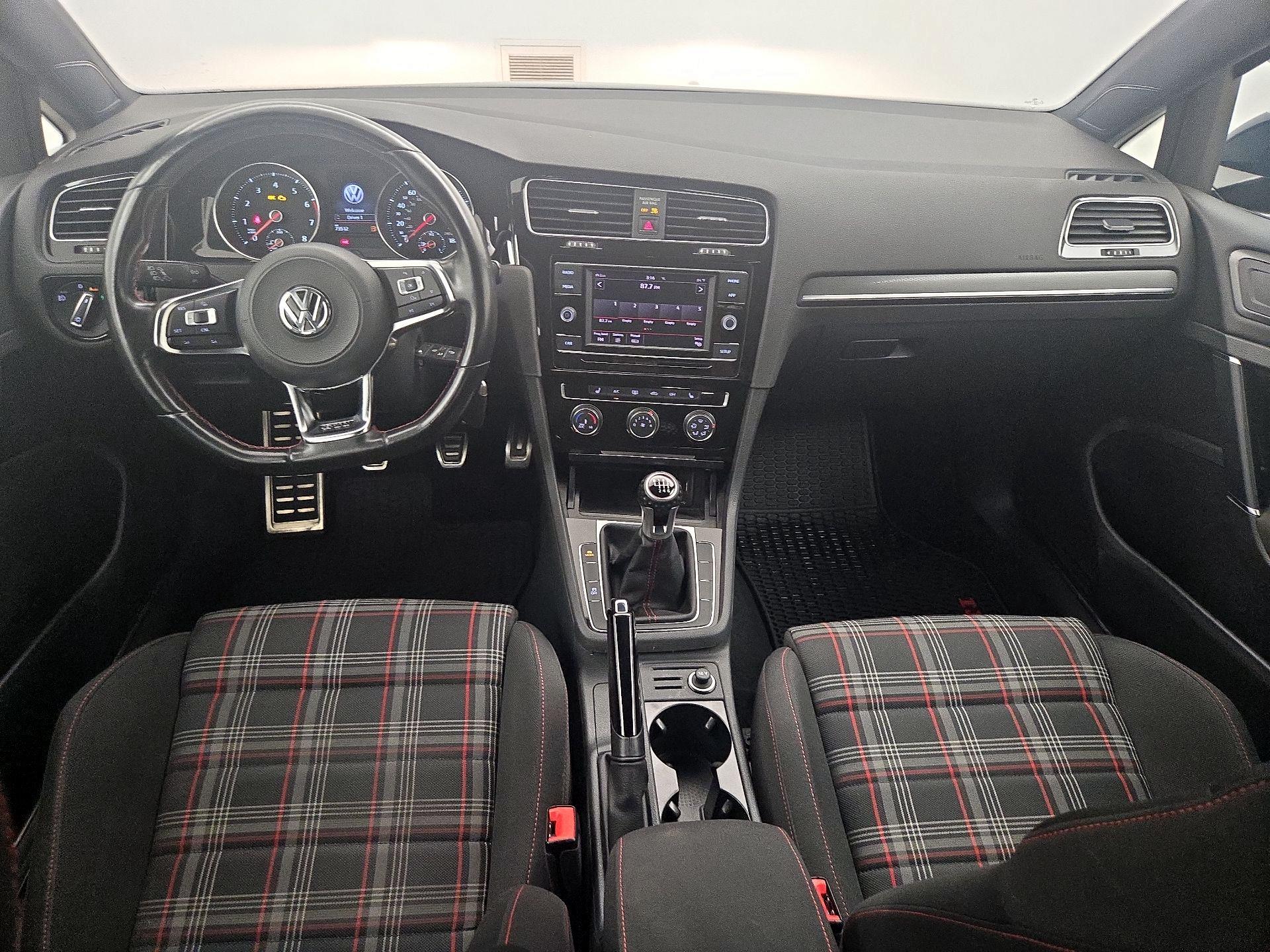 Thumbnail: 2018 Volkswagen Golf - 9