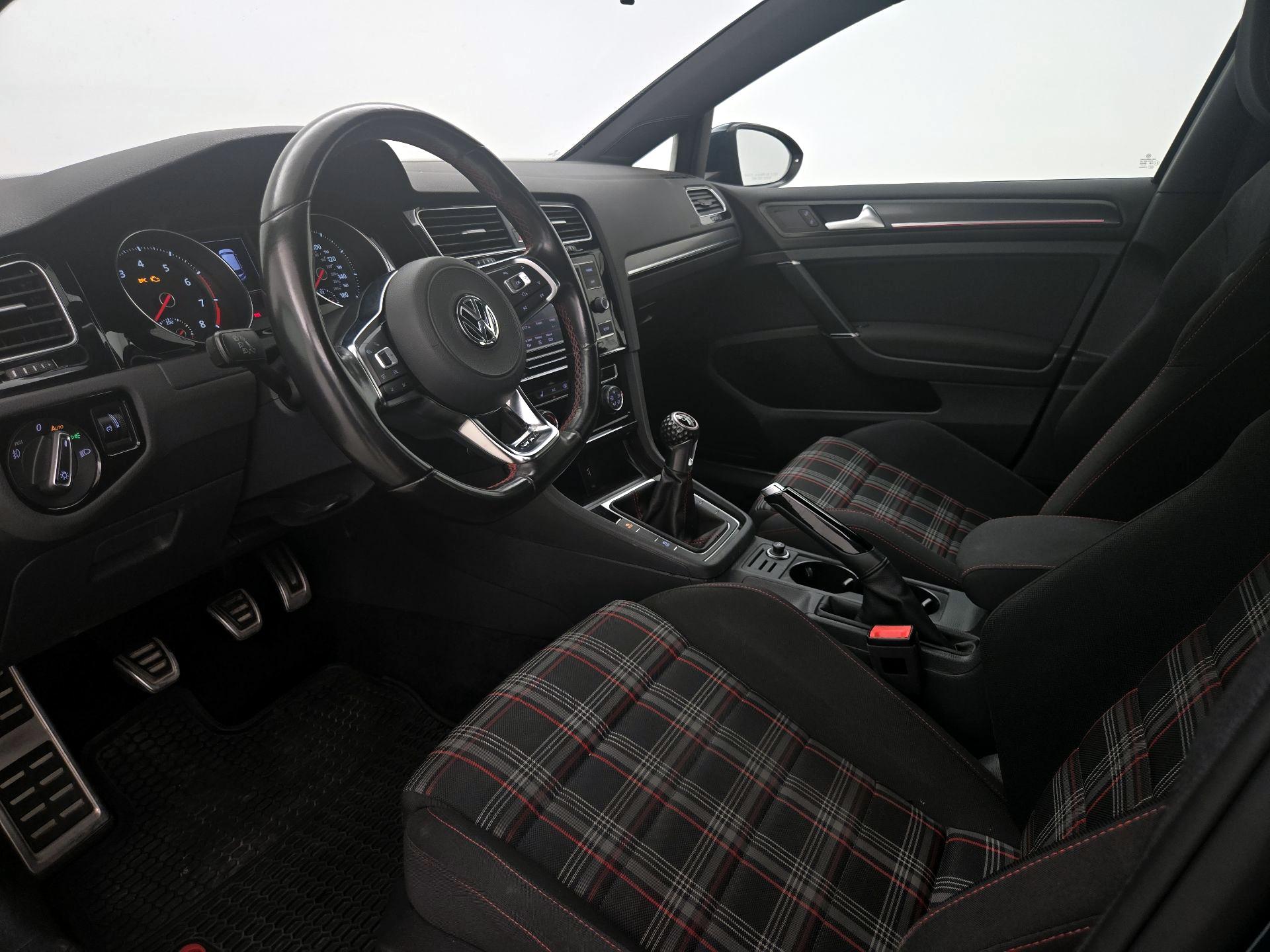 Thumbnail: 2018 Volkswagen Golf - 11