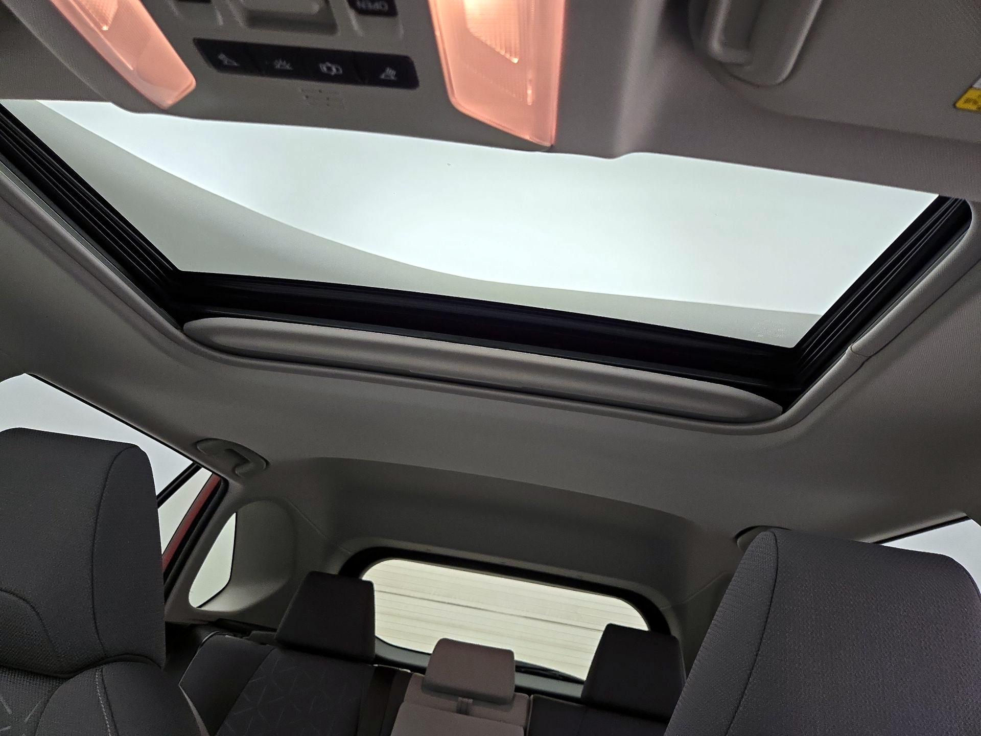 Thumbnail: 2019 Toyota RAV4 - 19