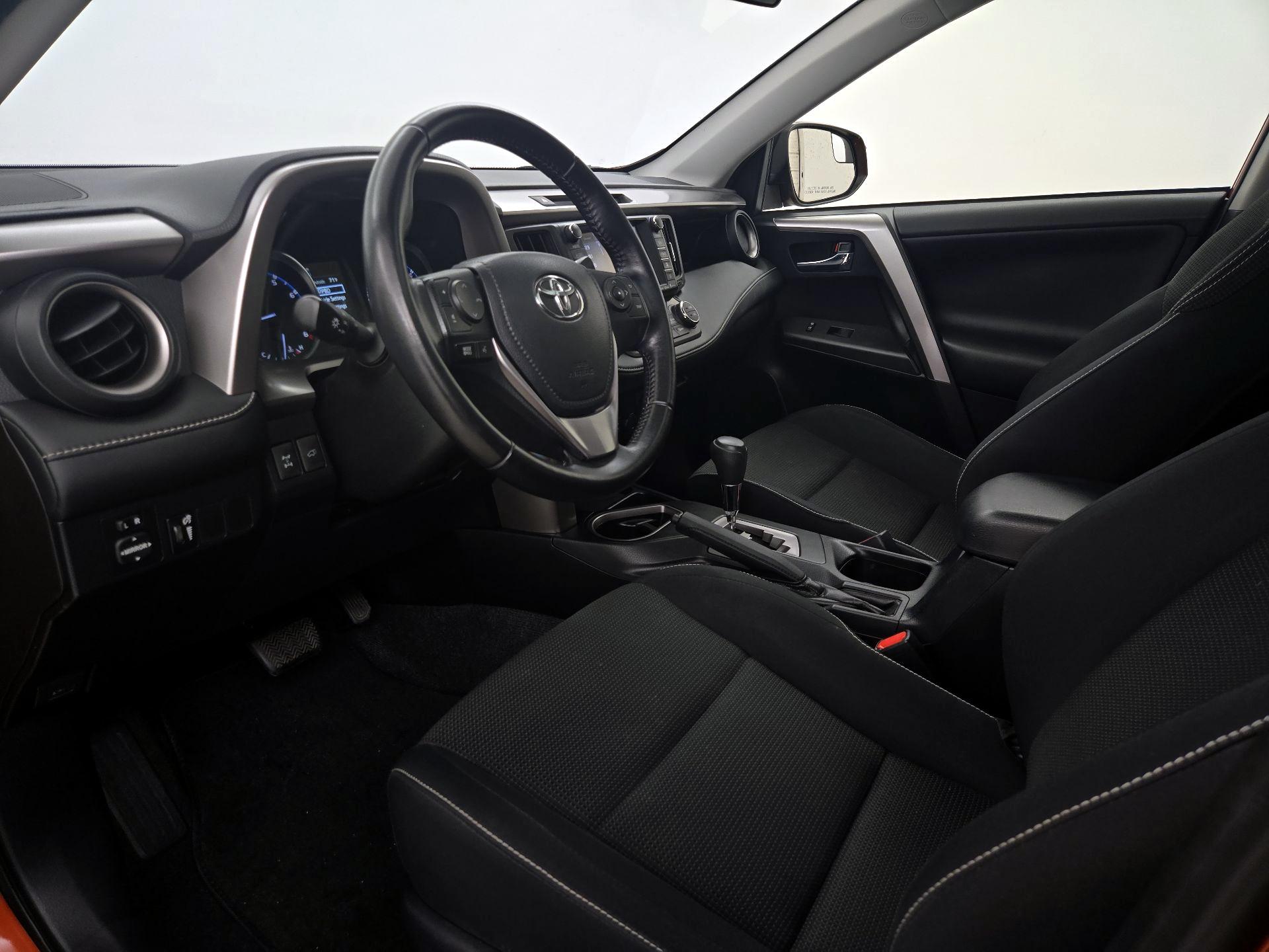 Thumbnail: 2016 Toyota RAV4 - 11