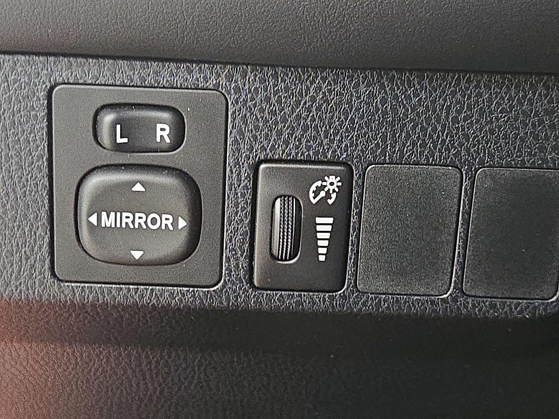 Thumbnail: 2016 Toyota RAV4 - 13