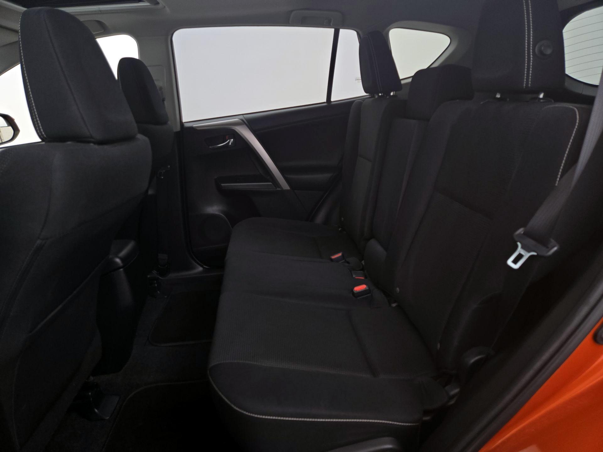 Thumbnail: 2016 Toyota RAV4 - 20