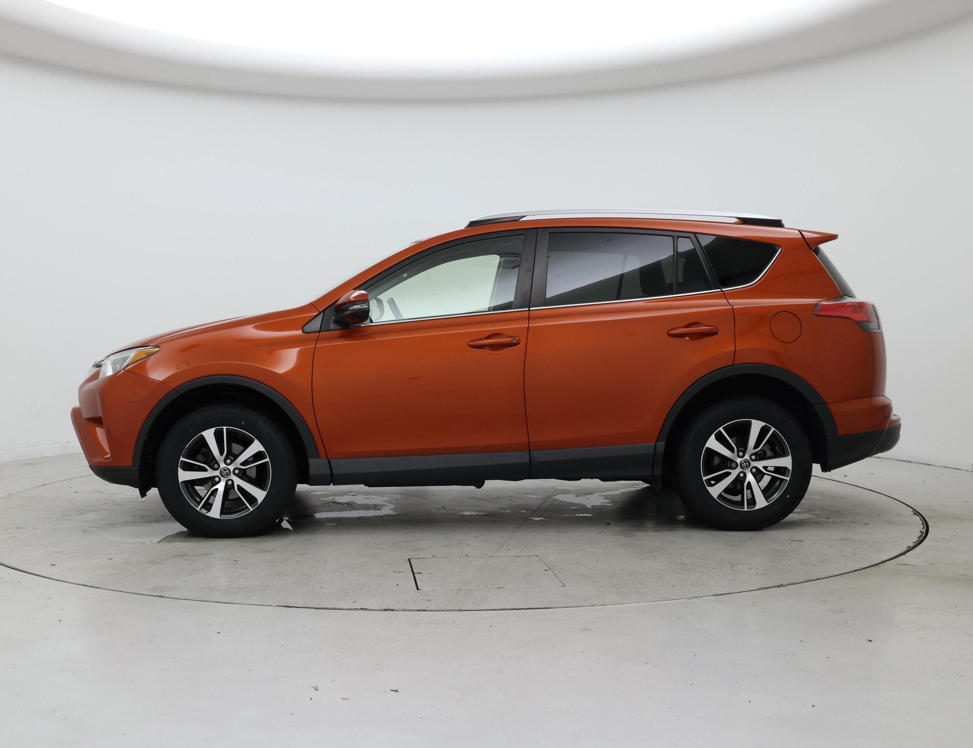 Thumbnail: 2016 Toyota RAV4 - 3