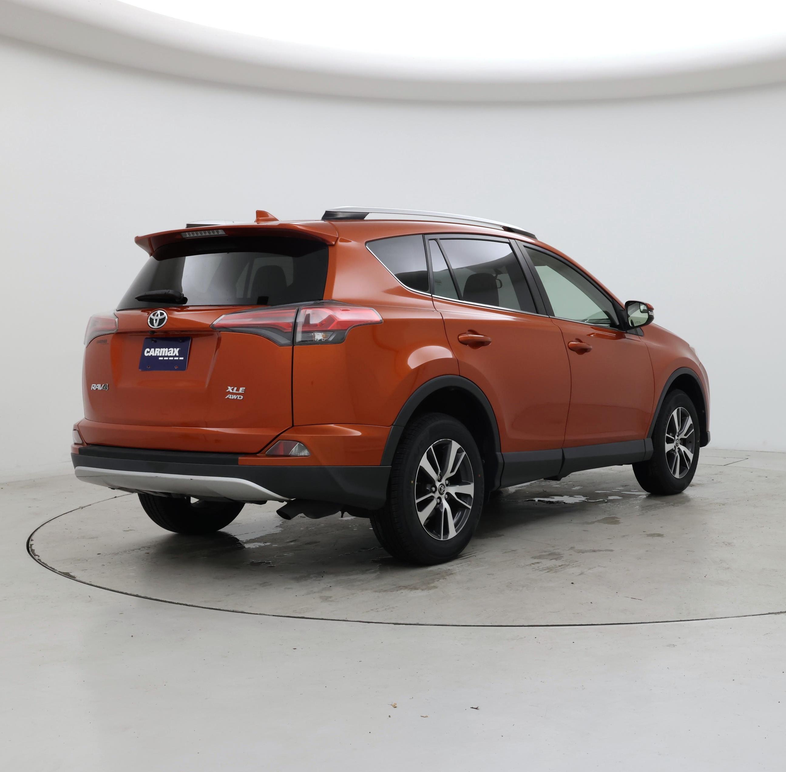 Thumbnail: 2016 Toyota RAV4 - 8