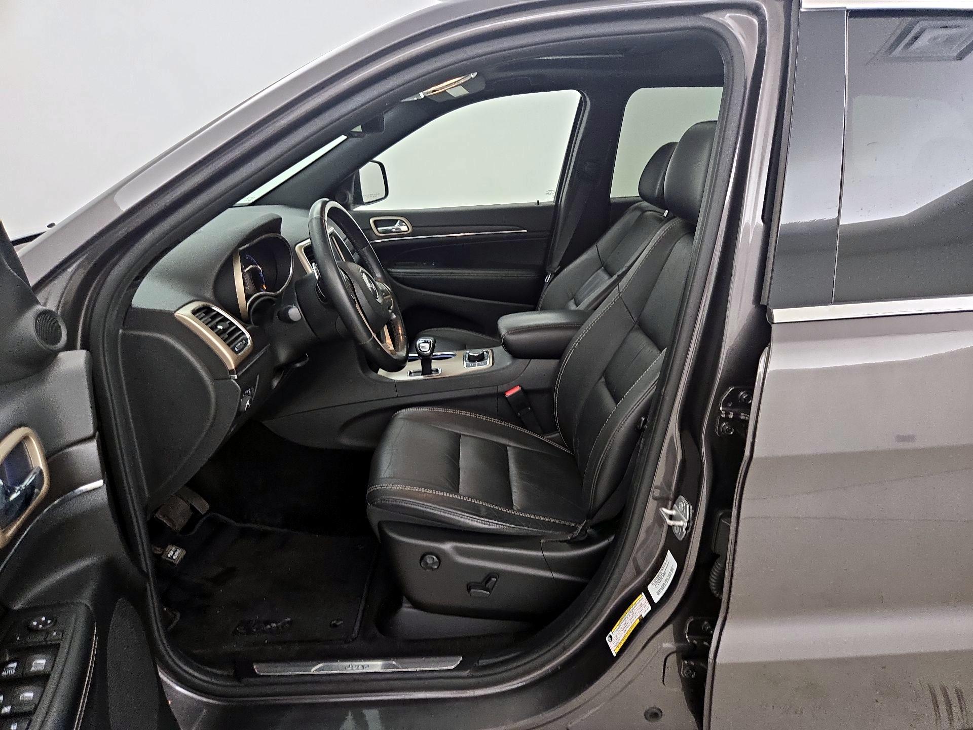 Thumbnail: 2015 Jeep Grand Cherokee - 11