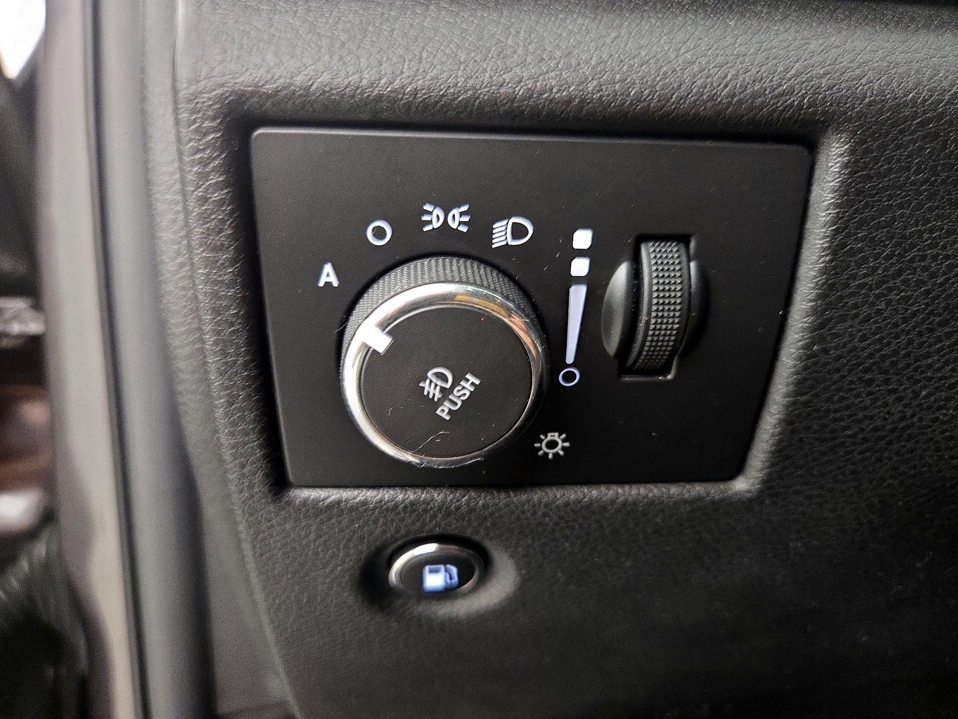 Thumbnail: 2015 Jeep Grand Cherokee - 13