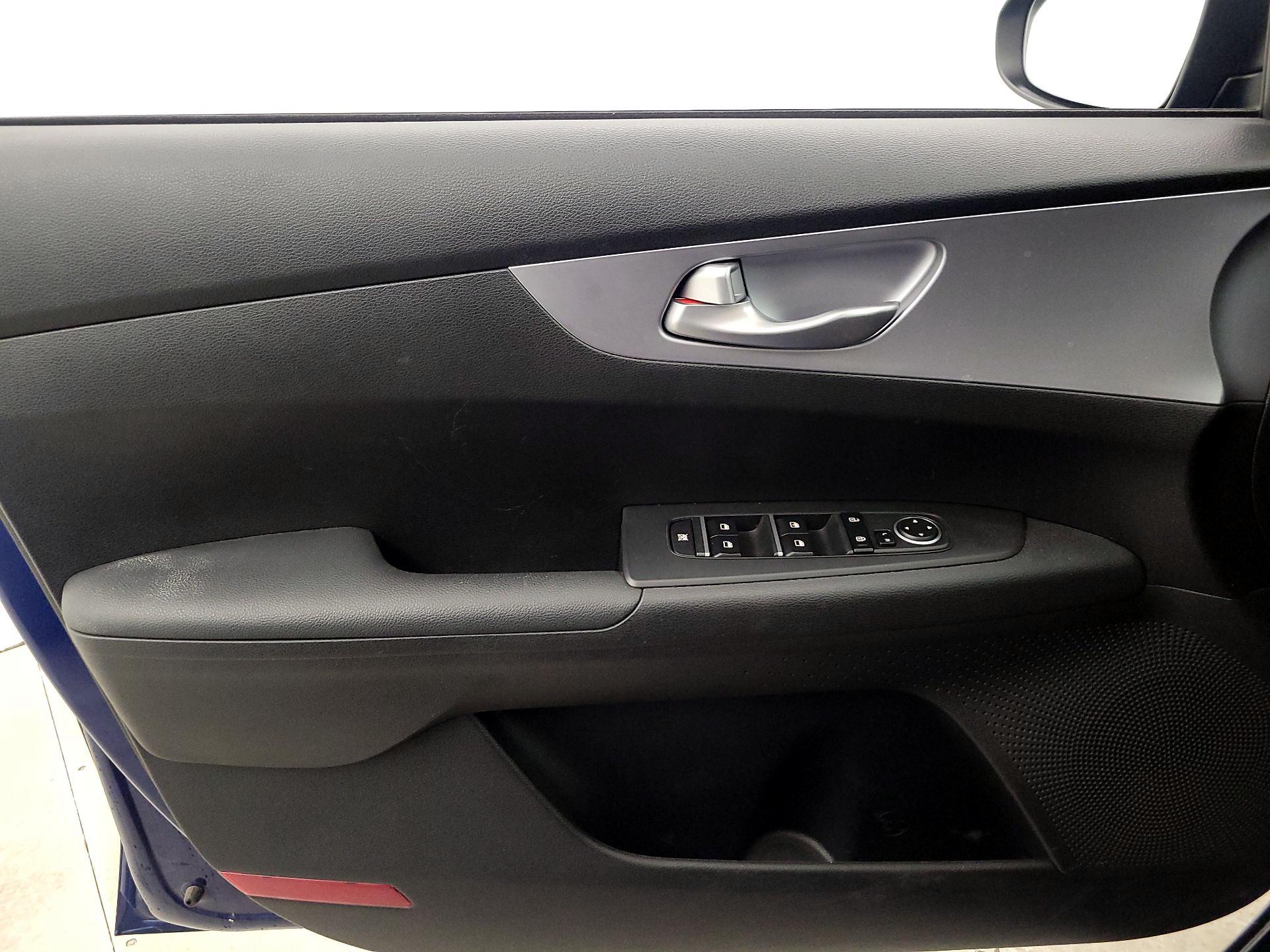 Thumbnail: 2023 Kia Forte - 12