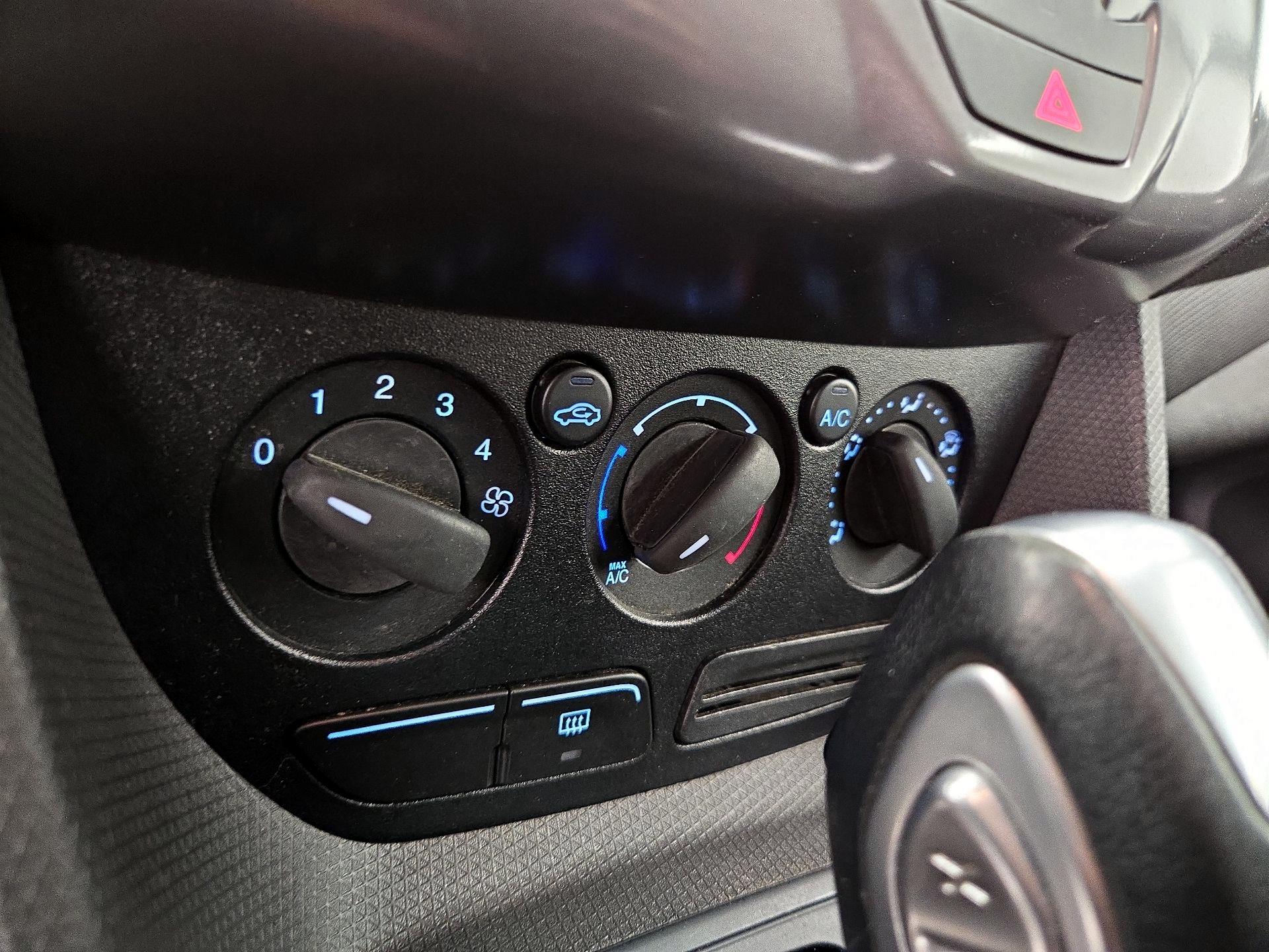 Thumbnail: 2016 Ford Transit Series - 16