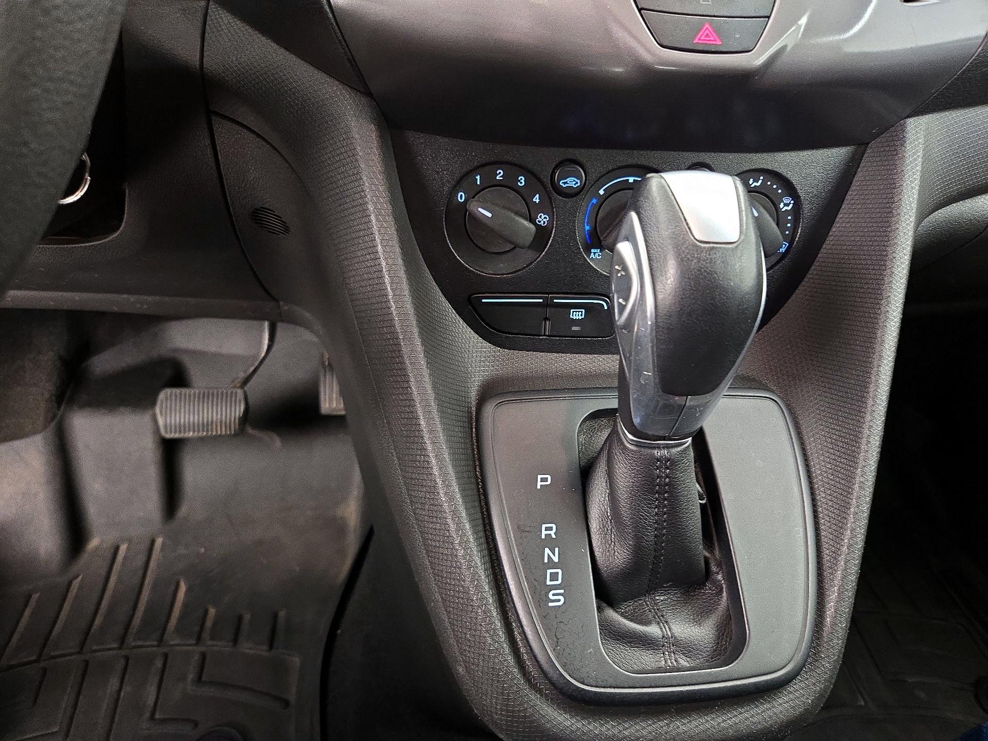 Thumbnail: 2016 Ford Transit Series - 17