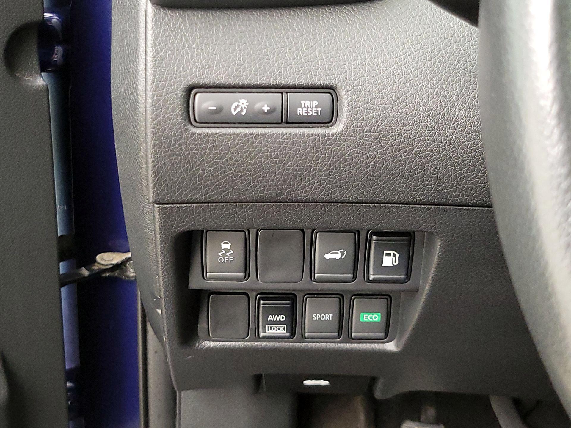 Thumbnail: 2018 Nissan Rogue - 13