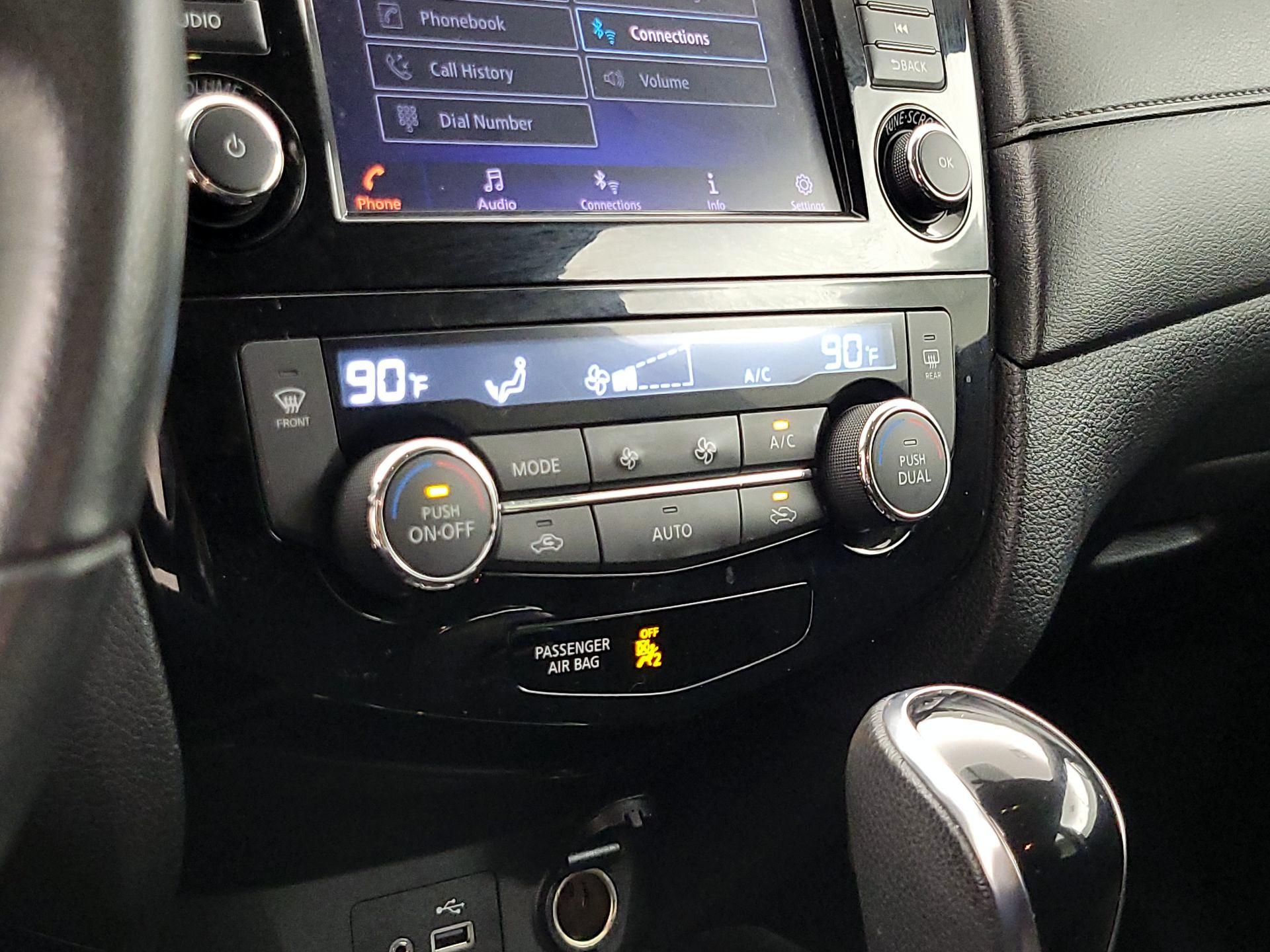 Thumbnail: 2018 Nissan Rogue - 16