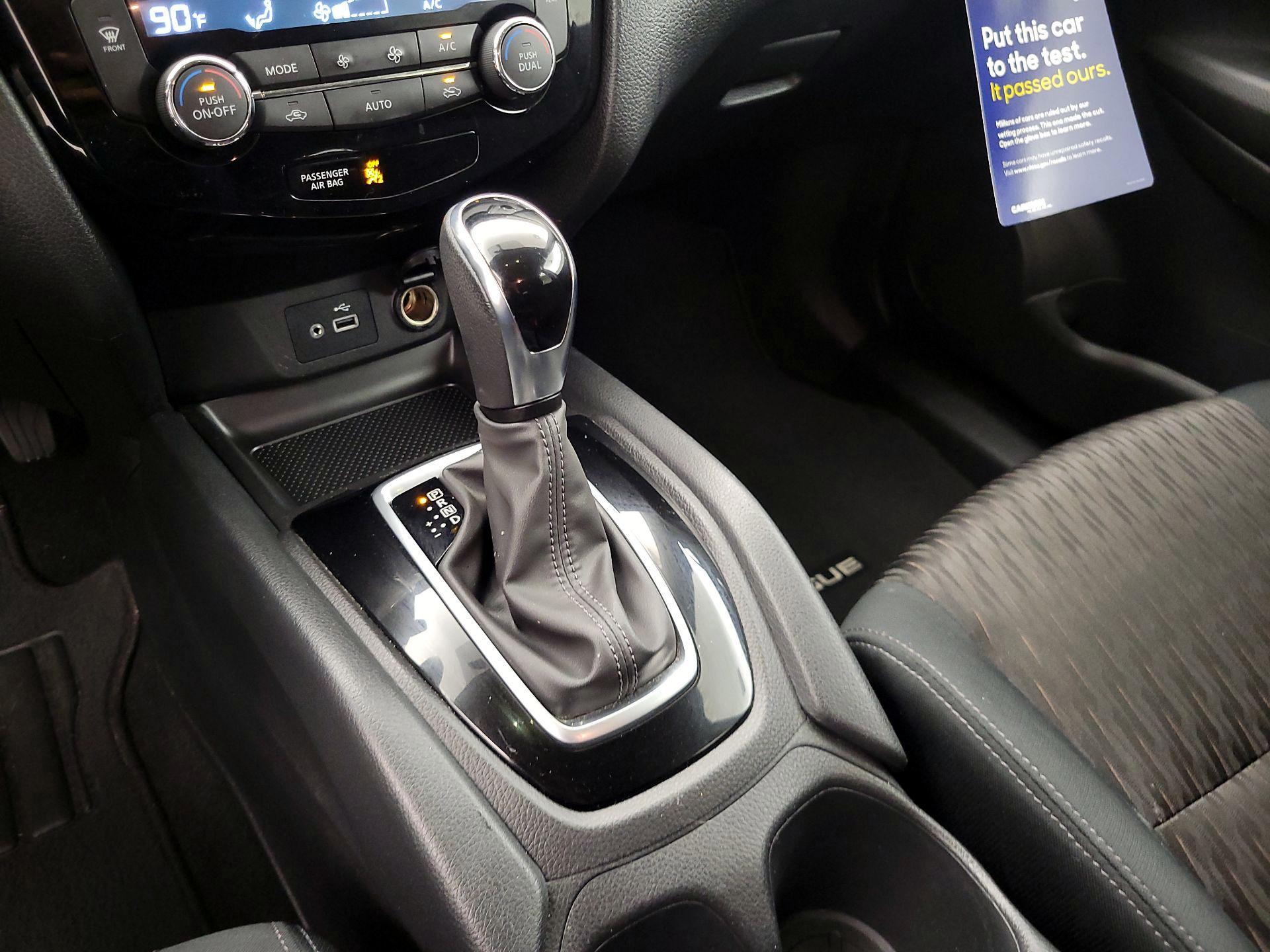 Thumbnail: 2018 Nissan Rogue - 17