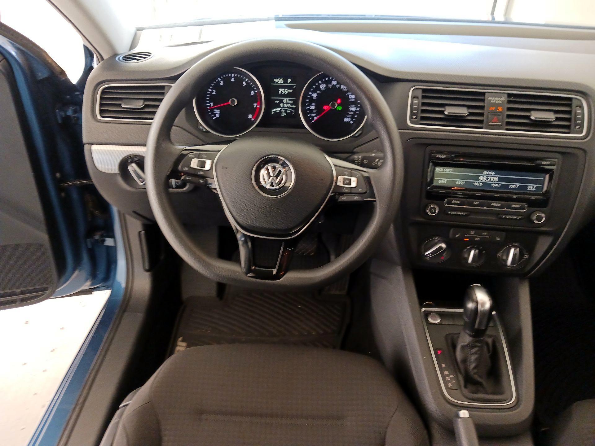Thumbnail: 2015 Volkswagen Jetta - 10