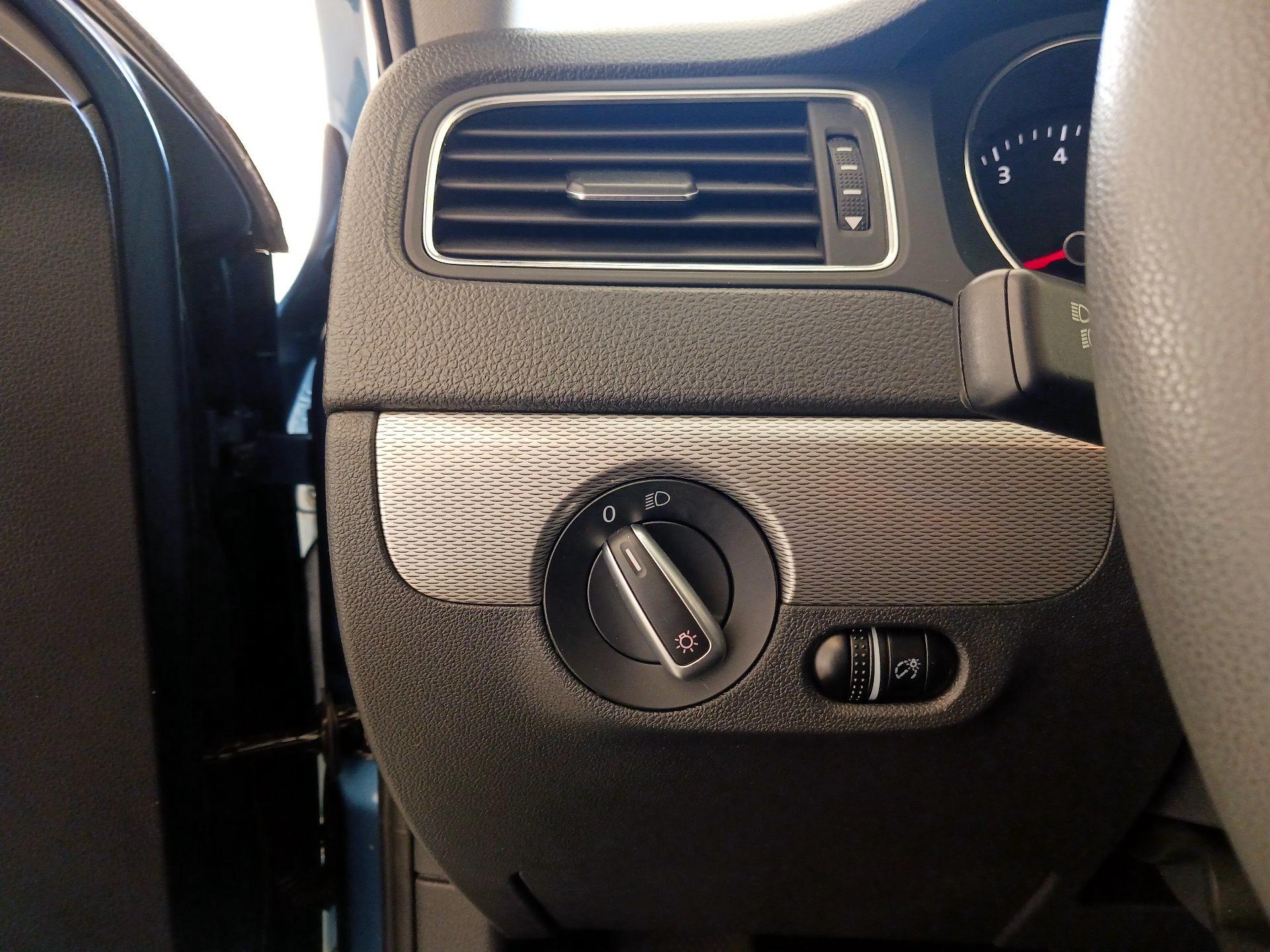 Thumbnail: 2015 Volkswagen Jetta - 13