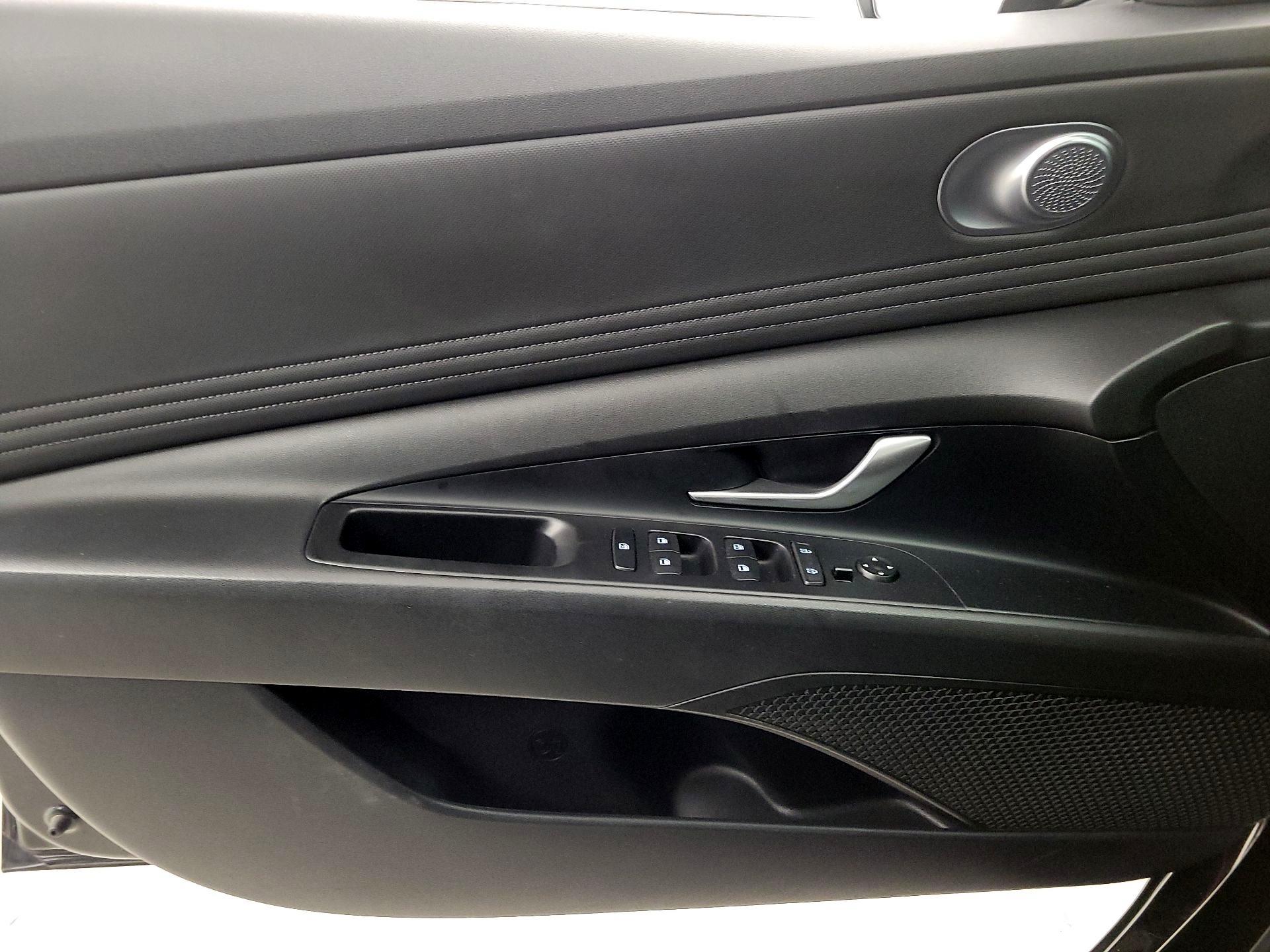 Thumbnail: 2021 Hyundai Elantra - 12