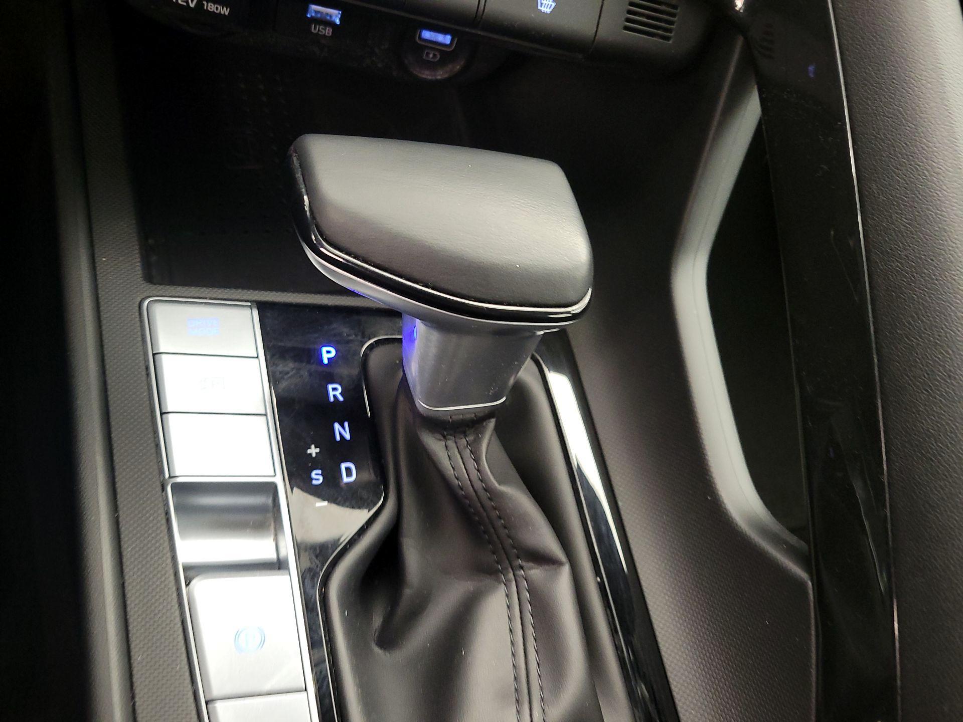 Thumbnail: 2021 Hyundai Elantra - 17