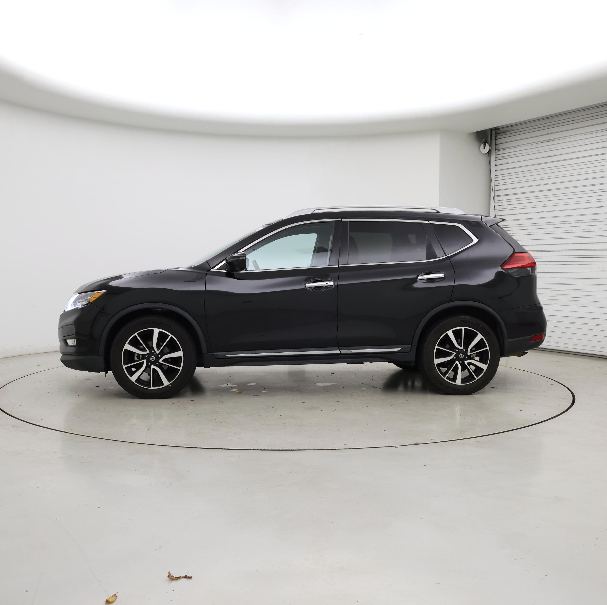 Thumbnail: 2017 Nissan Rogue - 3