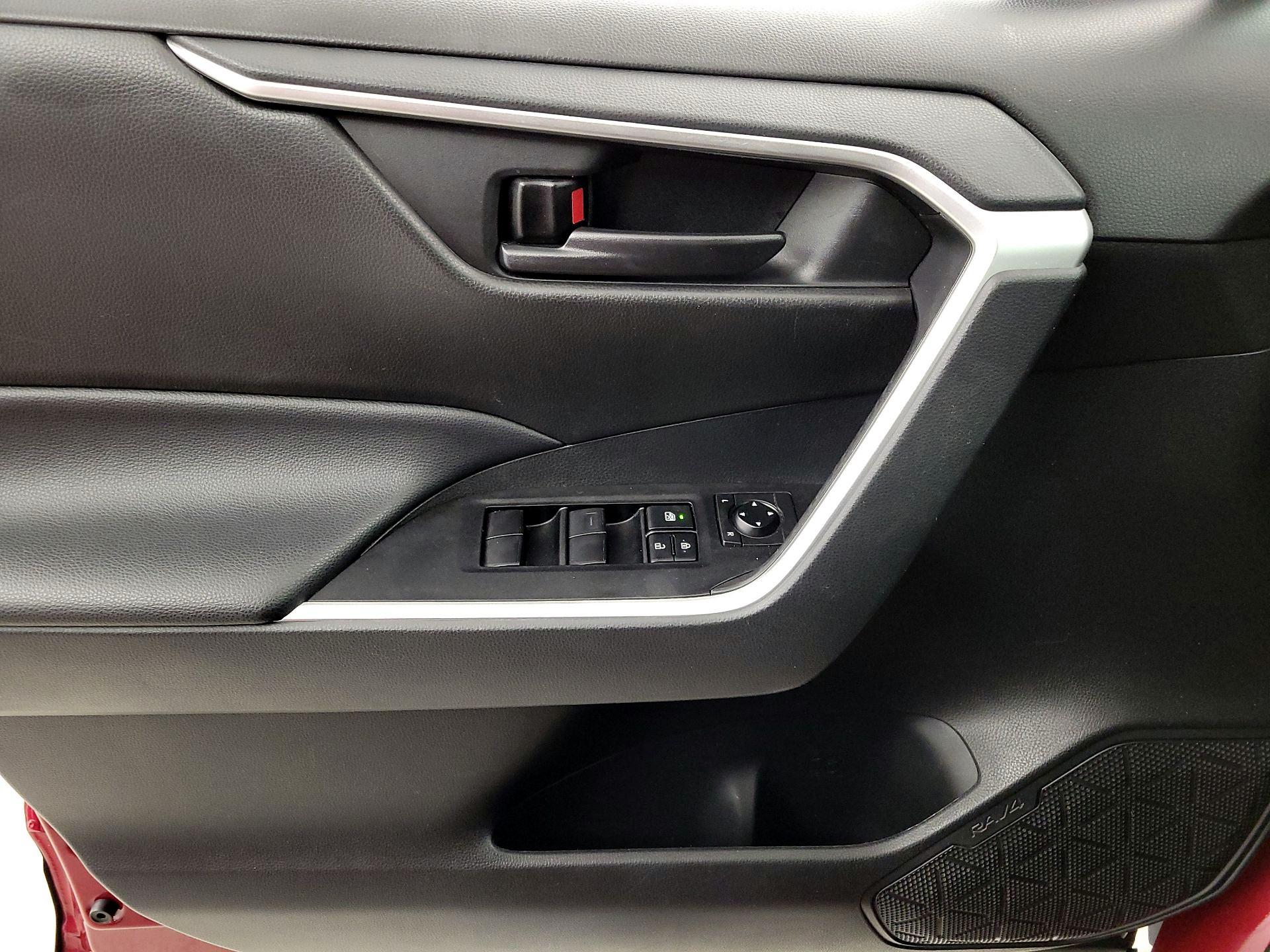 Thumbnail: 2021 Toyota RAV4 - 12