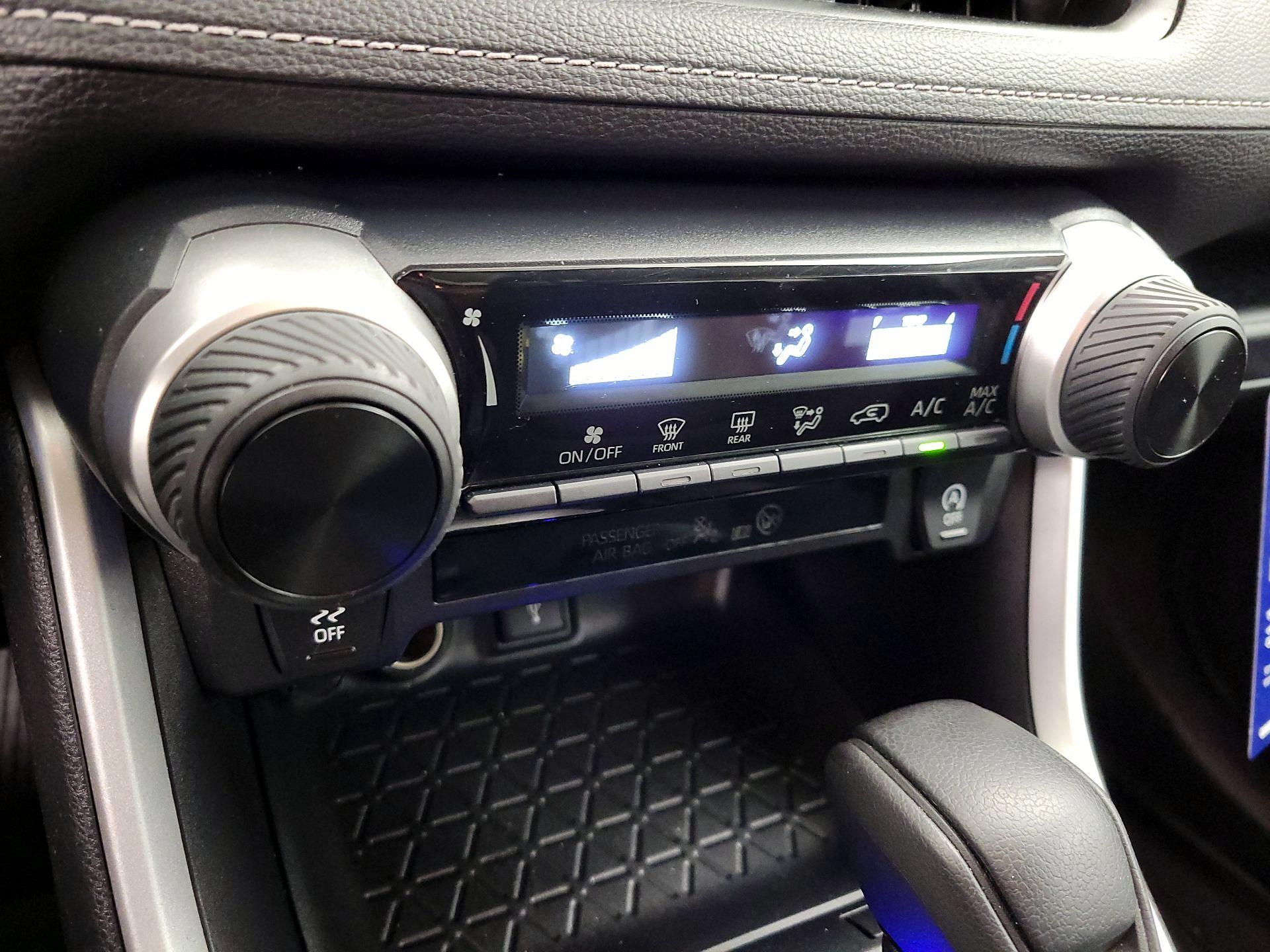 Thumbnail: 2021 Toyota RAV4 - 15