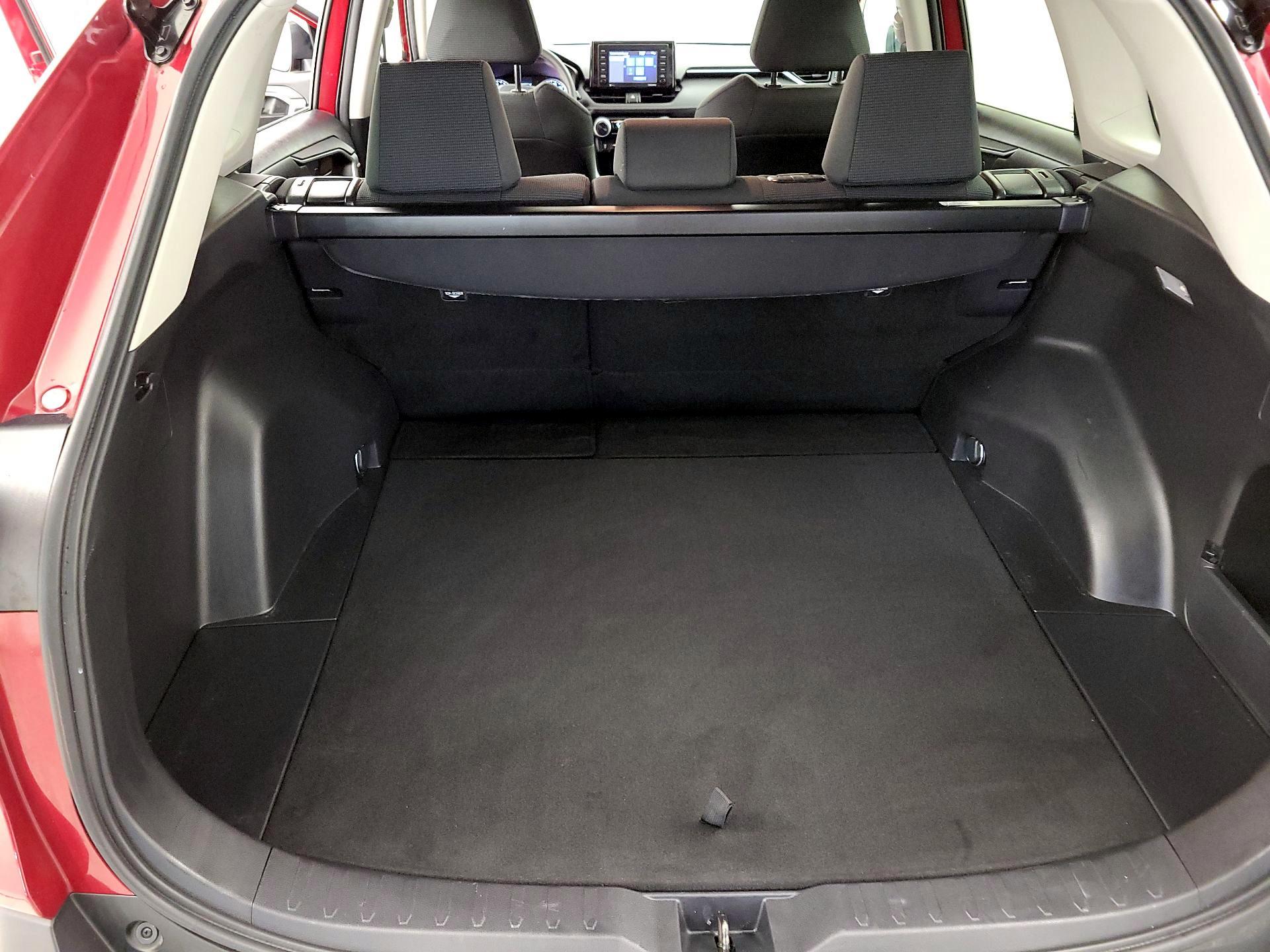 Thumbnail: 2021 Toyota RAV4 - 18