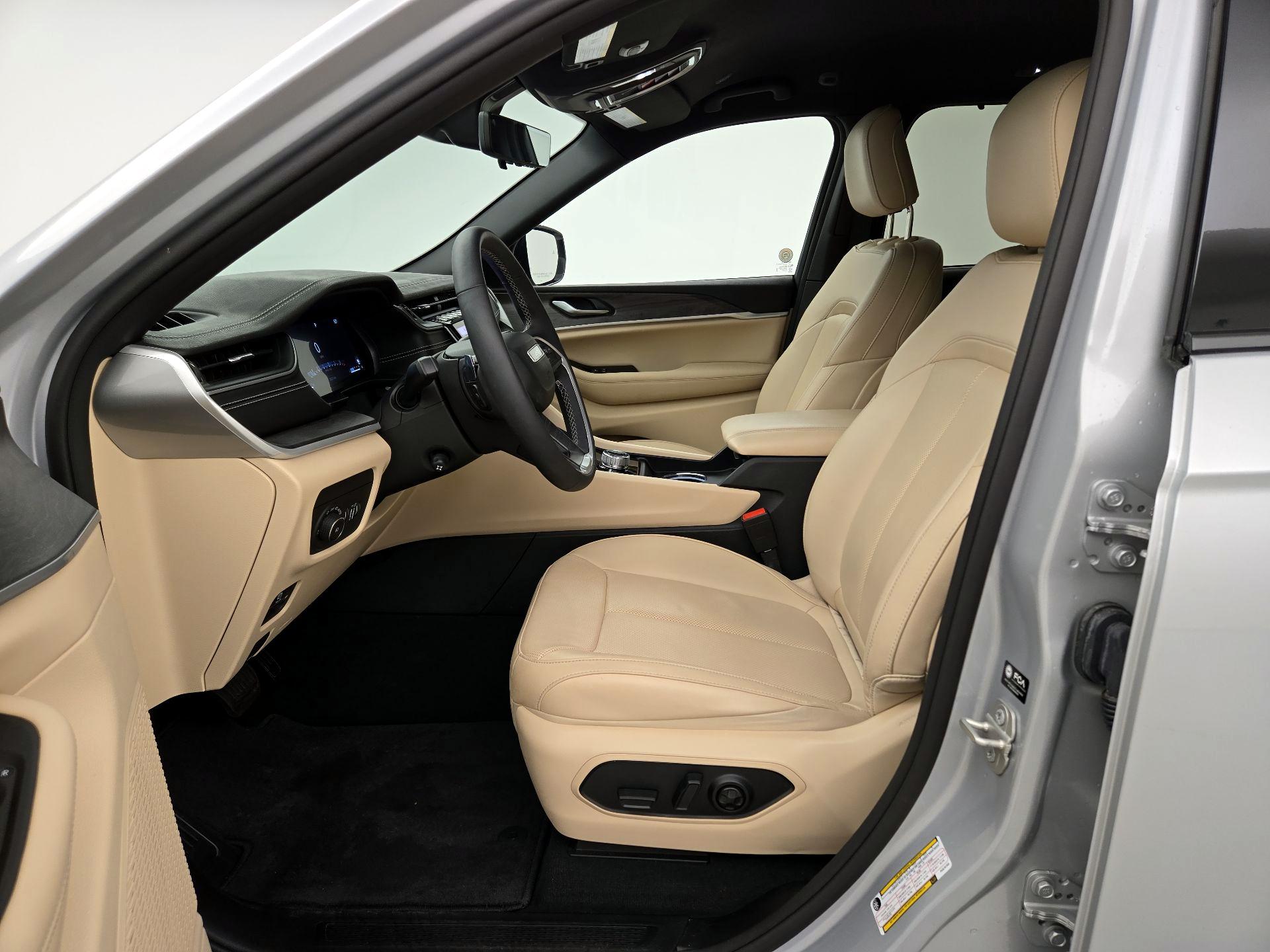 Thumbnail: 2023 Jeep Grand Cherokee - 11