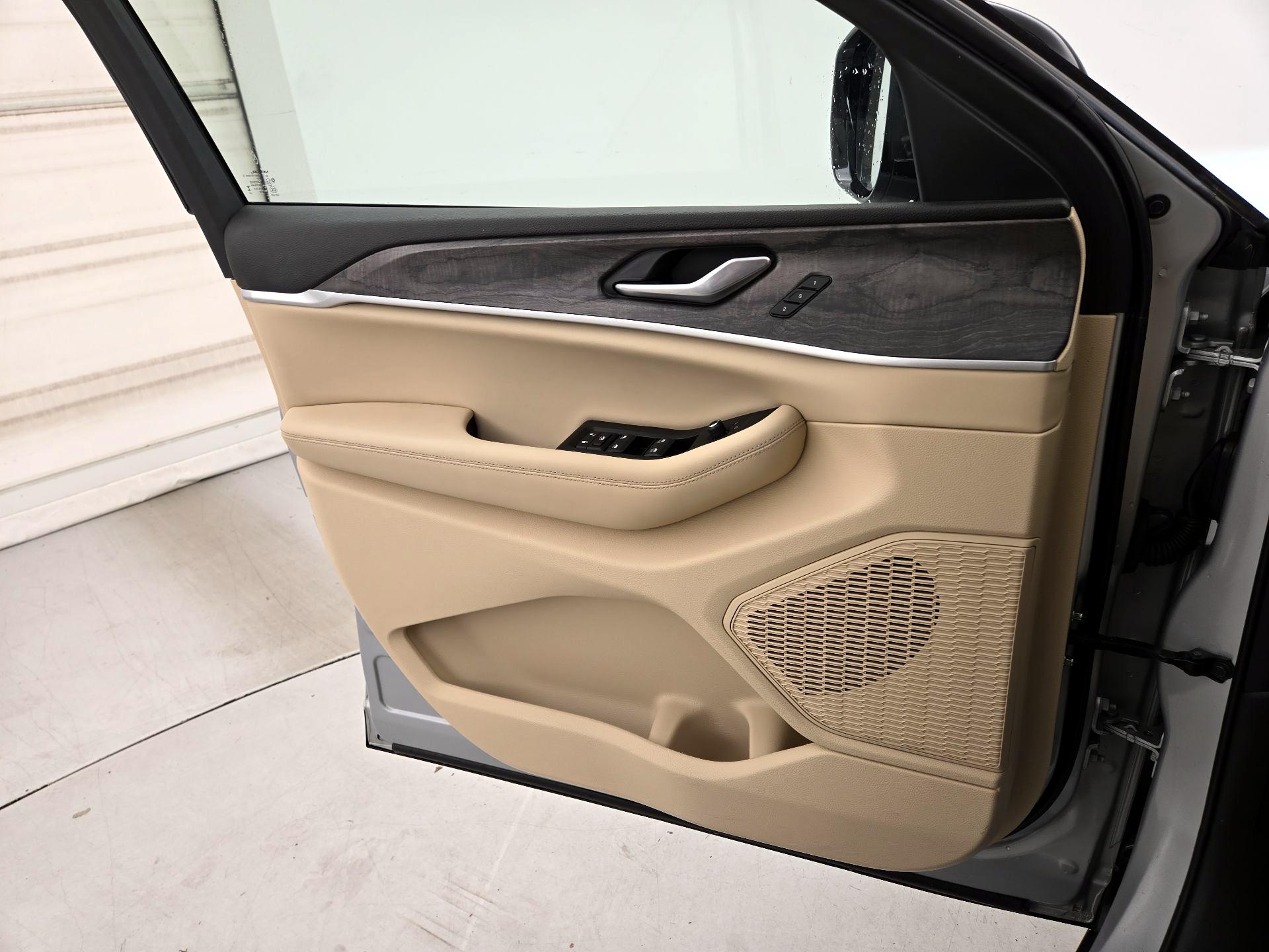 Thumbnail: 2023 Jeep Grand Cherokee - 12