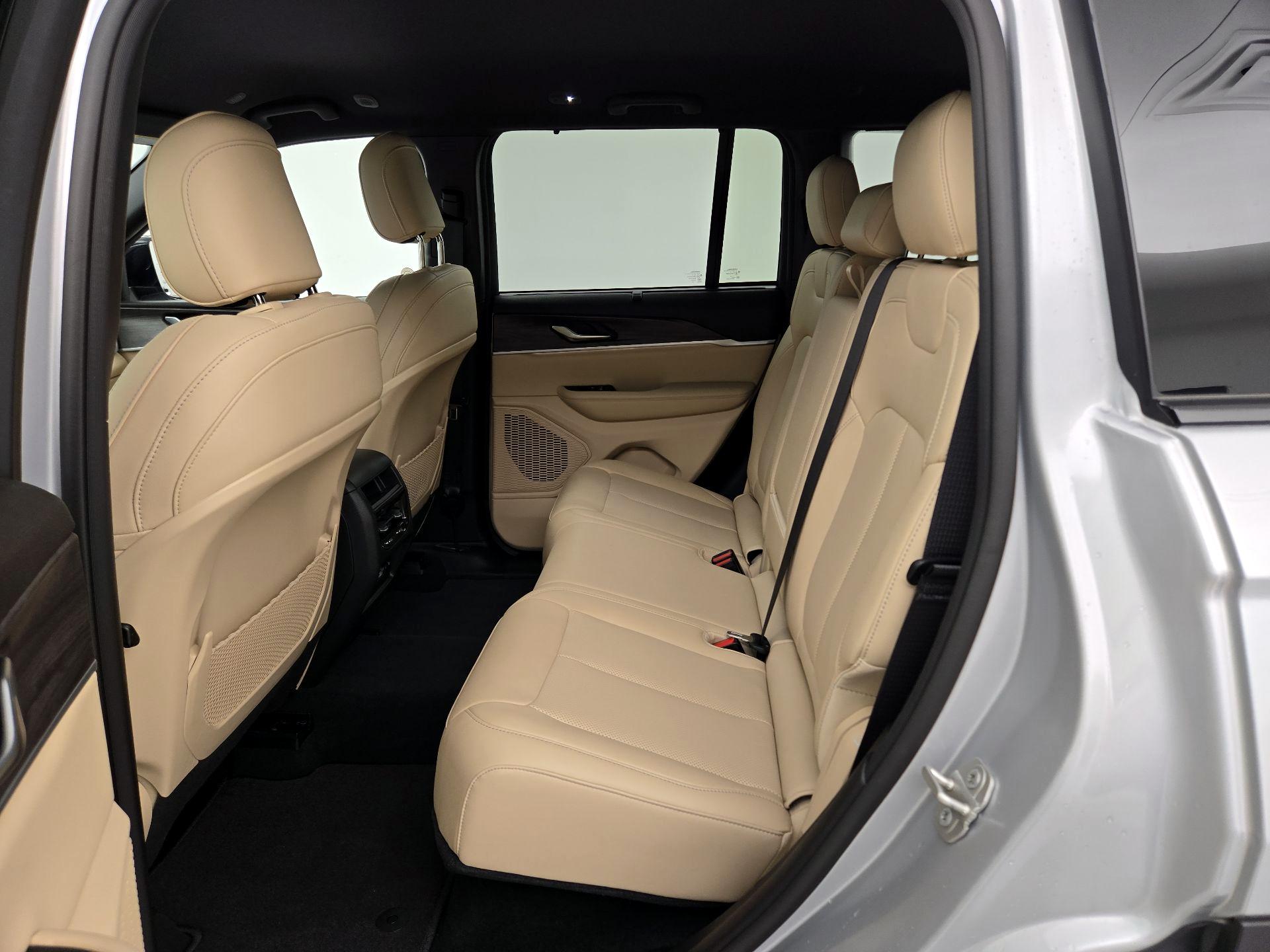 Thumbnail: 2023 Jeep Grand Cherokee - 20