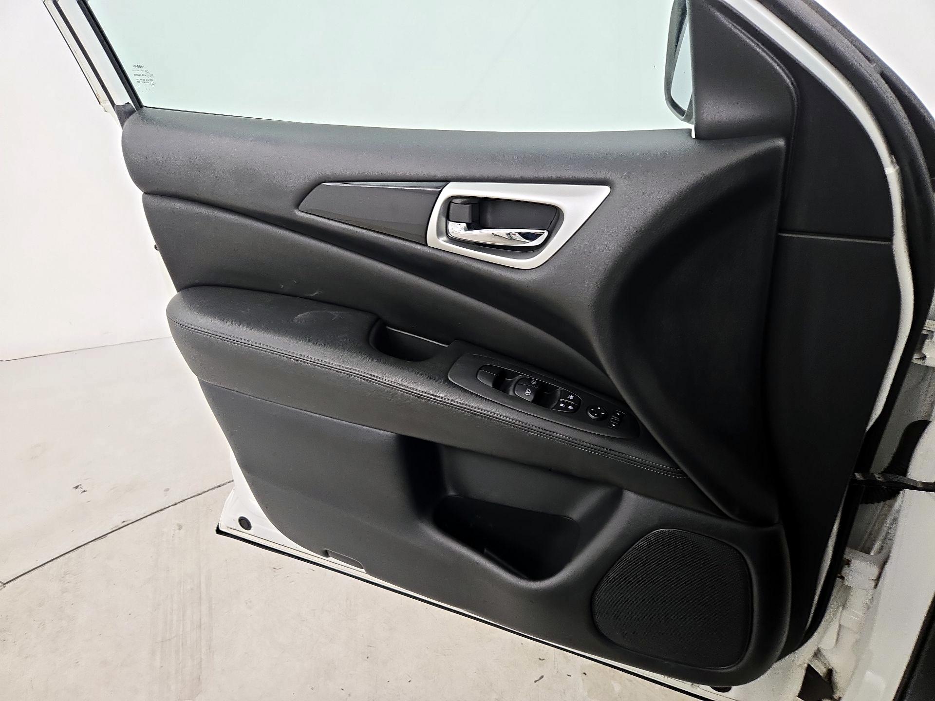 Thumbnail: 2018 Nissan Pathfinder - 12