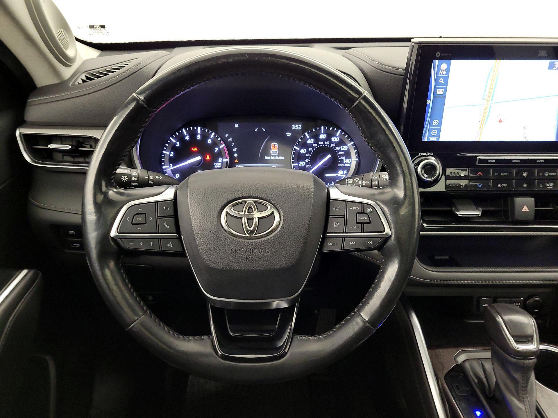 Thumbnail: 2021 Toyota Highlander - 10