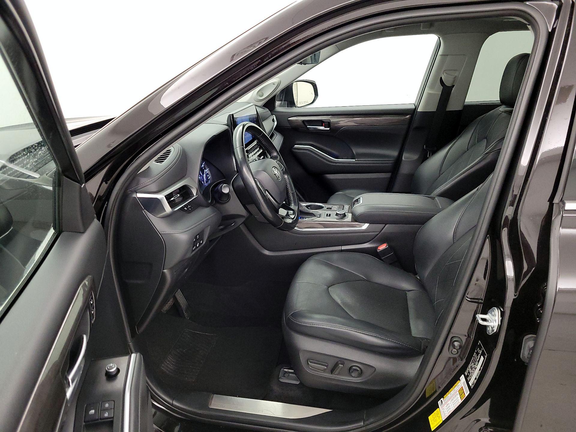 Thumbnail: 2021 Toyota Highlander - 11