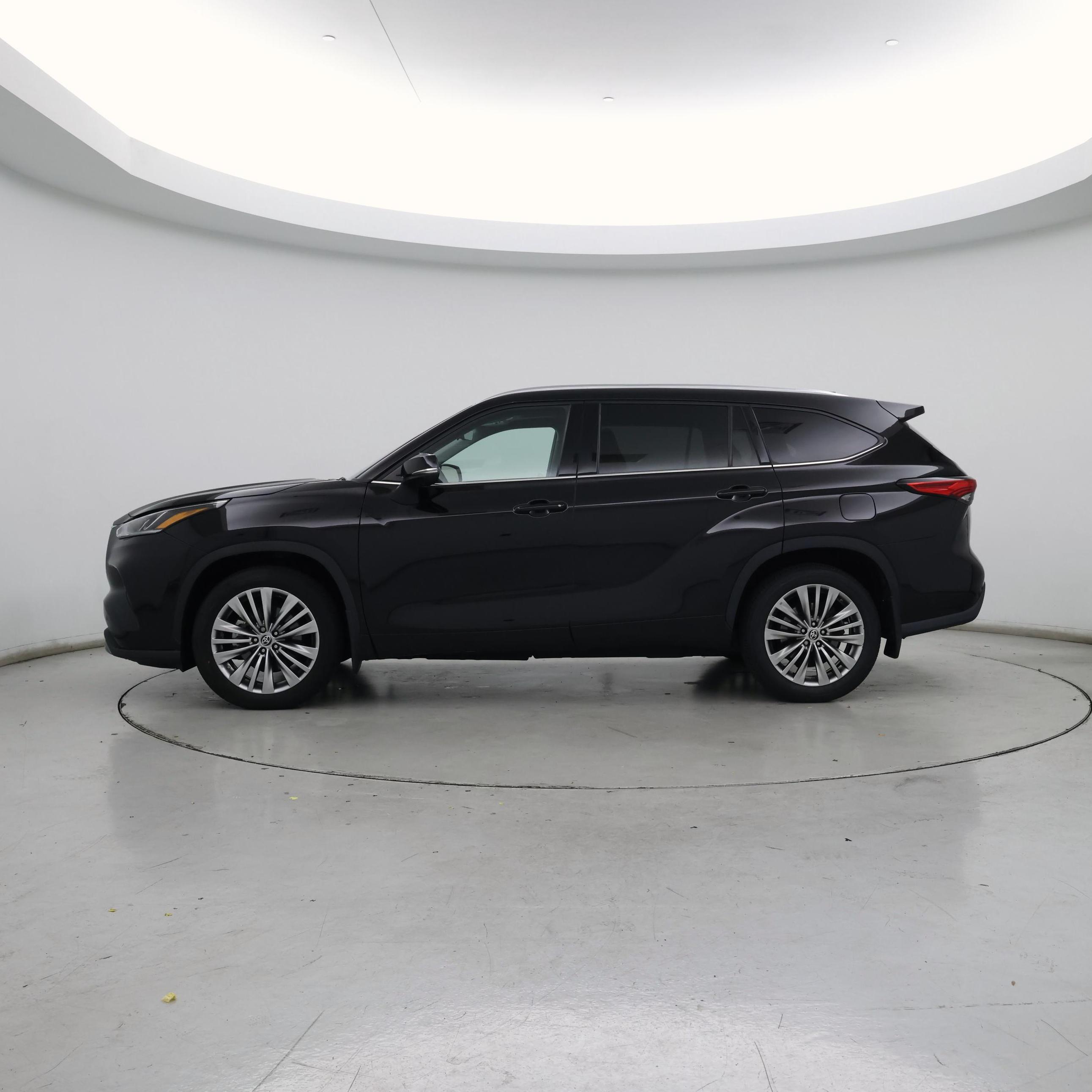 Thumbnail: 2021 Toyota Highlander - 3