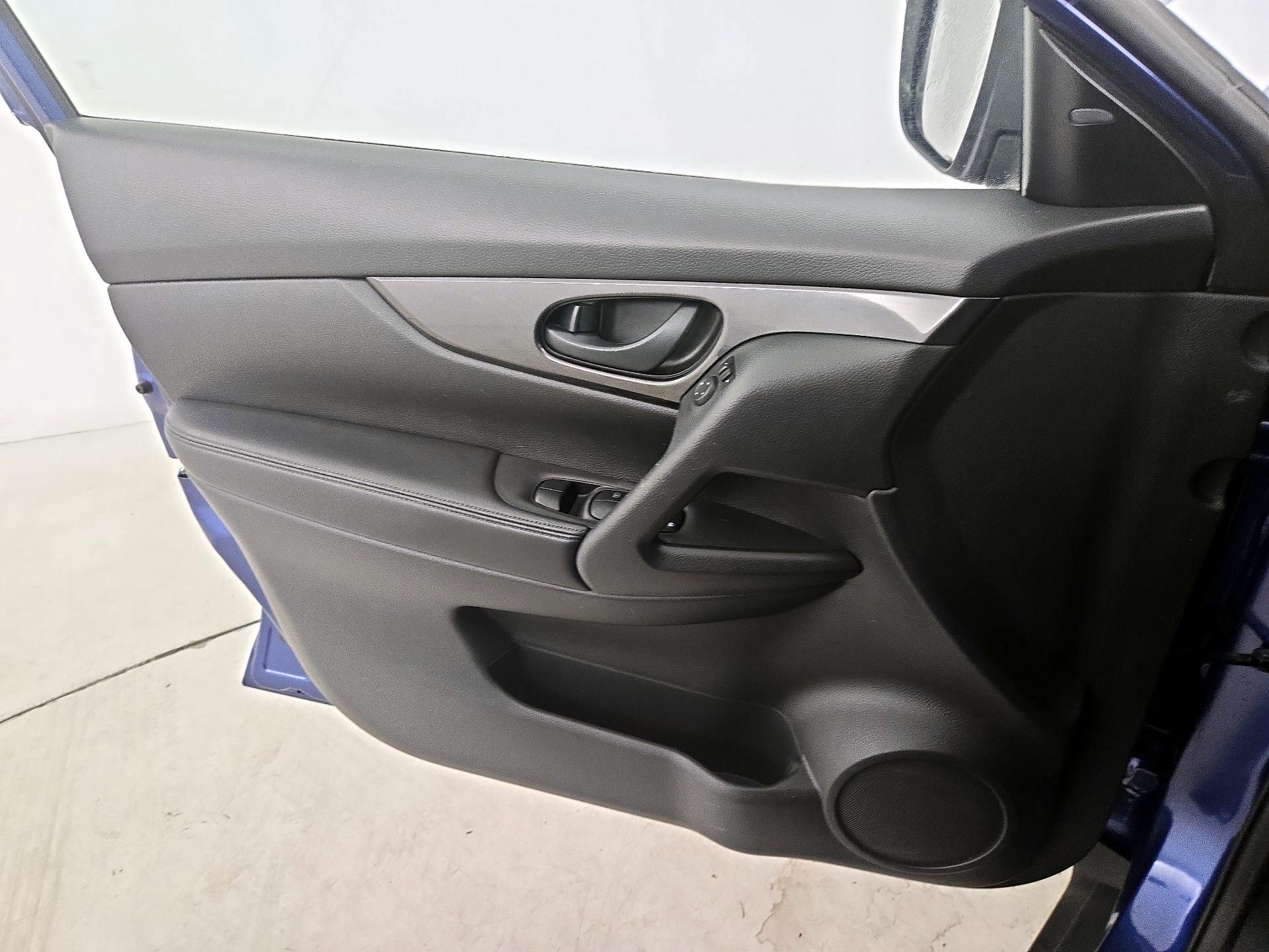 Thumbnail: 2019 Nissan Rogue - 12