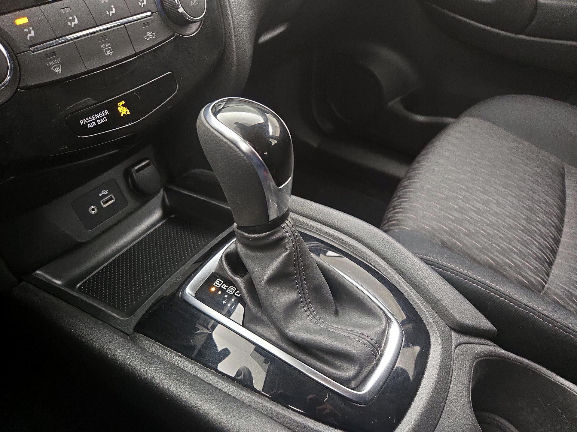 Thumbnail: 2019 Nissan Rogue - 17