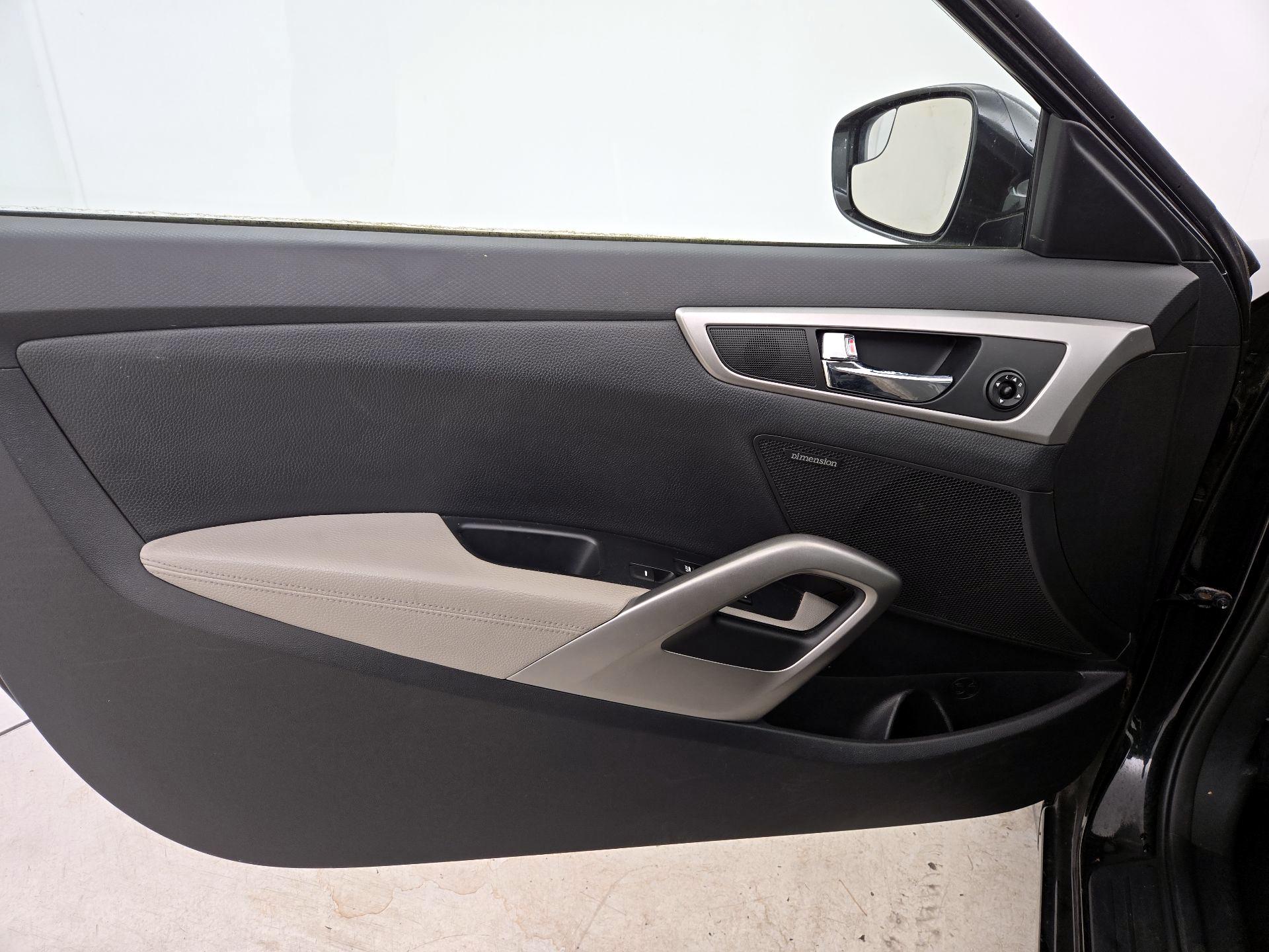 Thumbnail: 2014 Hyundai Veloster - 12