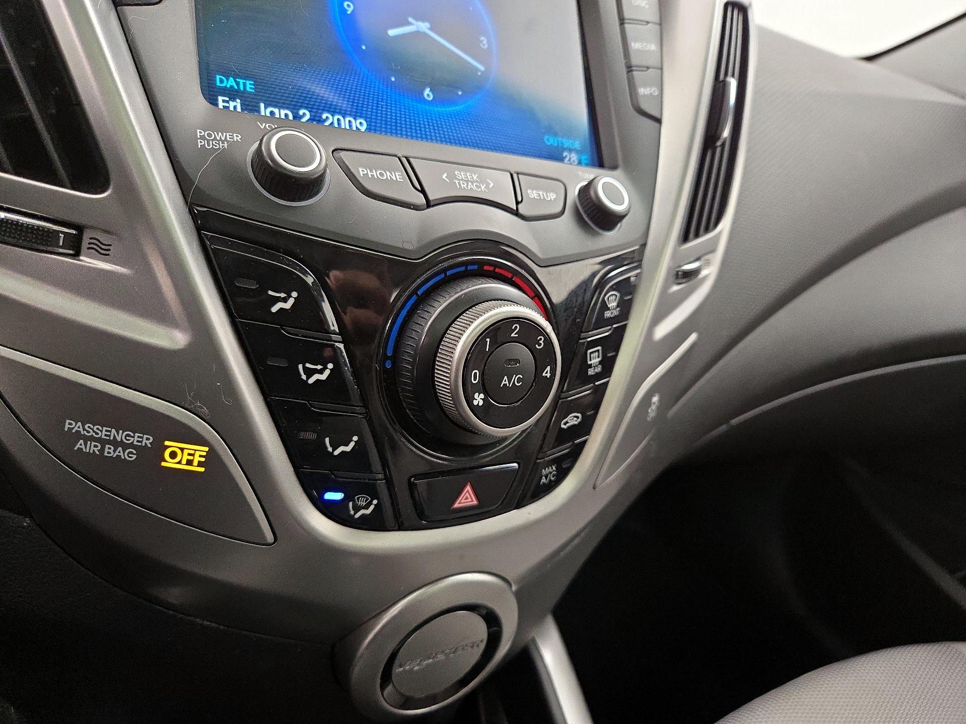 Thumbnail: 2014 Hyundai Veloster - 16