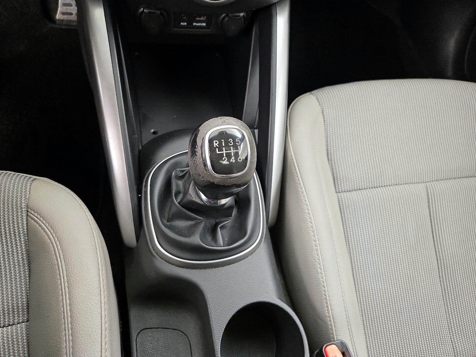 Thumbnail: 2014 Hyundai Veloster - 17