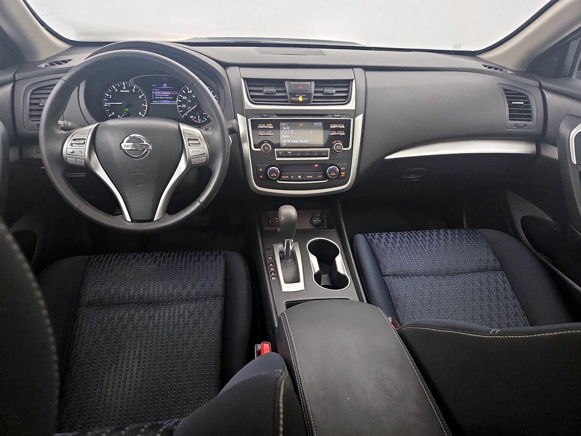 Thumbnail: 2016 Nissan Altima - 9